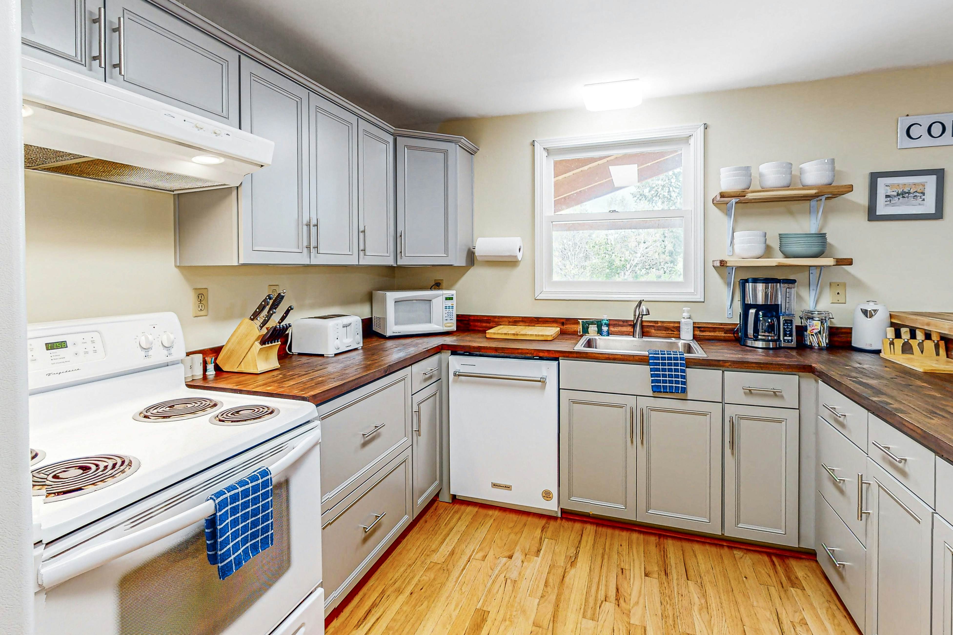 Spirit Lake Waterfront Cabin