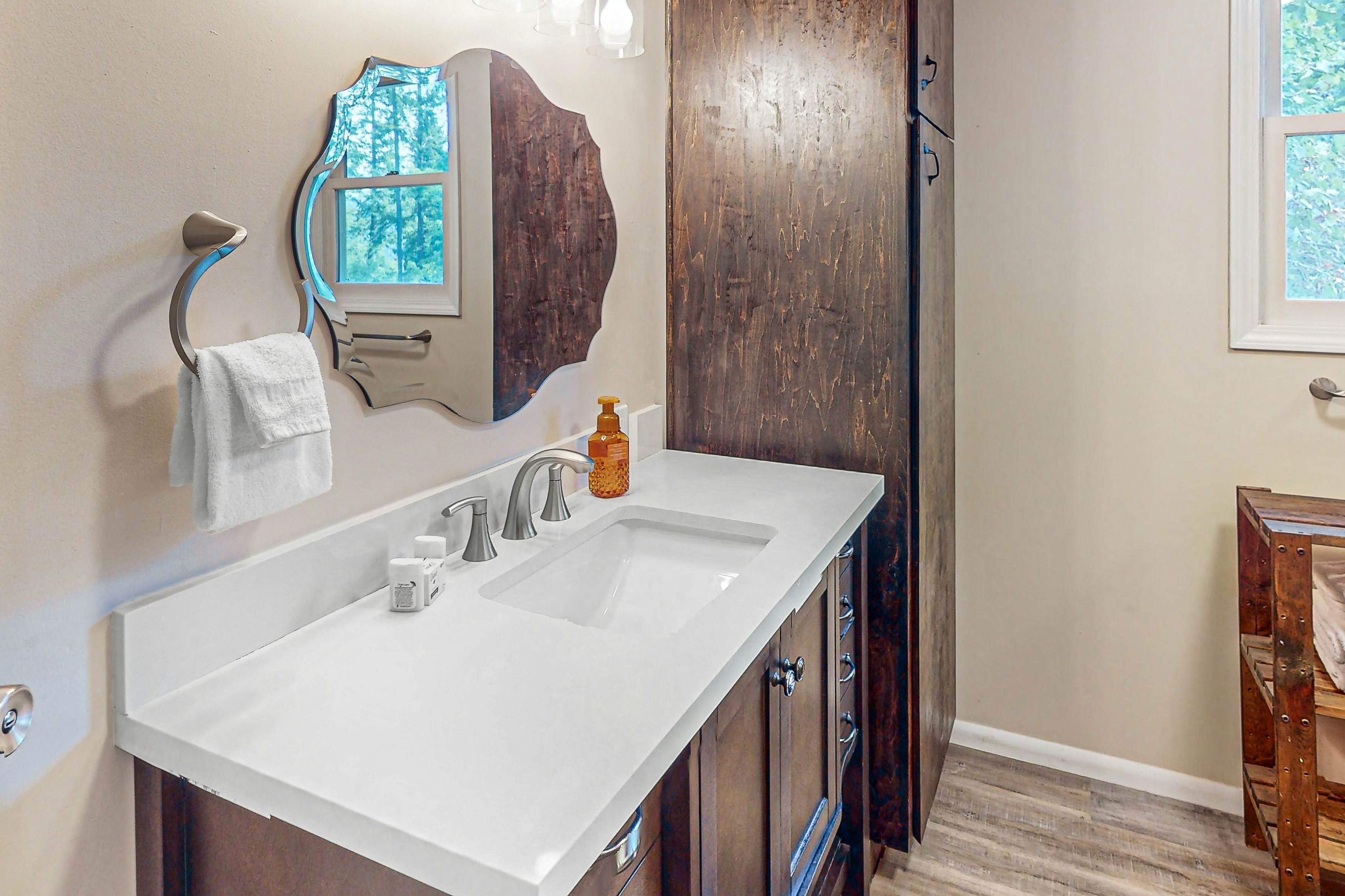 Spirit Lake Waterfront Cabin