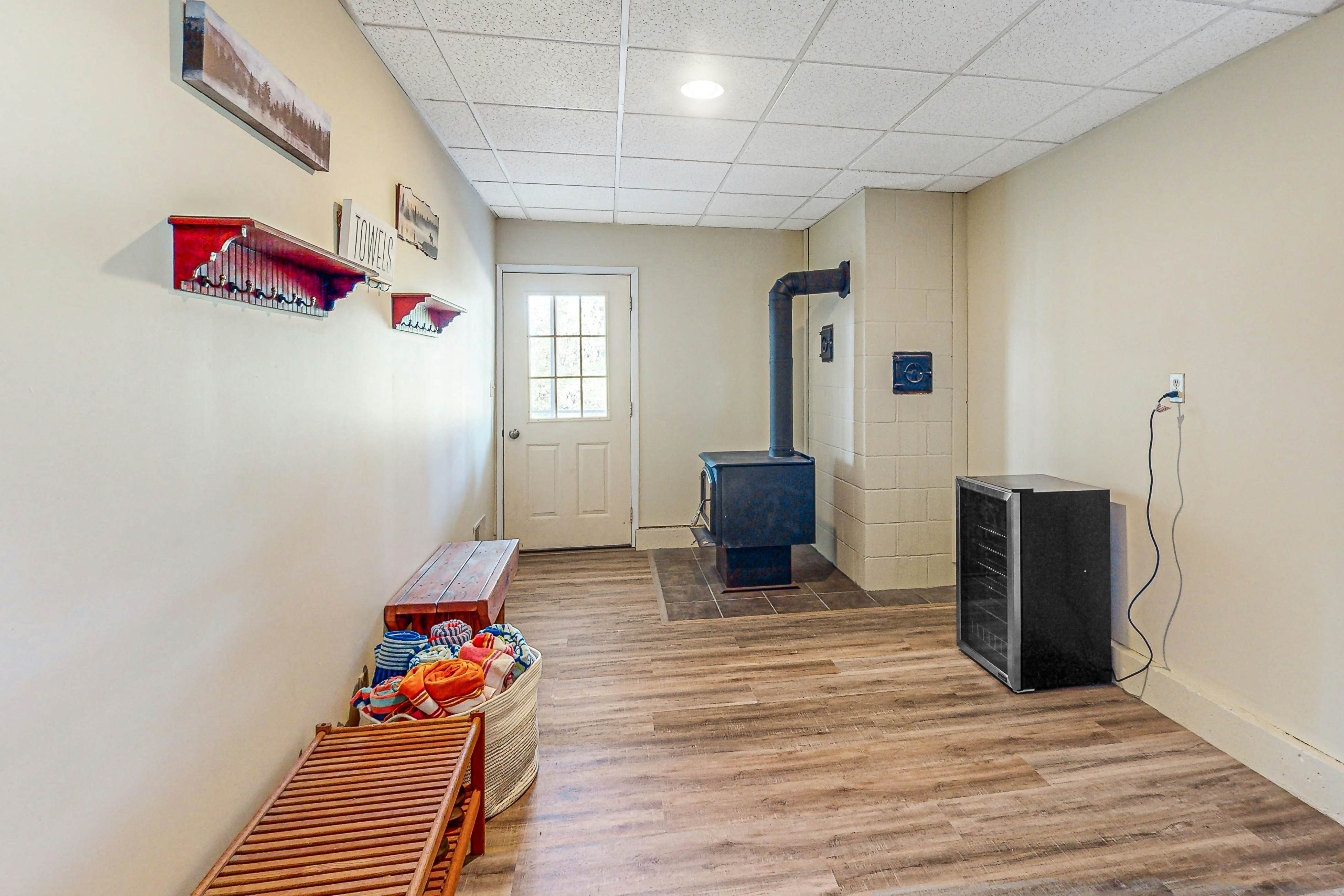 Spirit Lake Waterfront Cabin