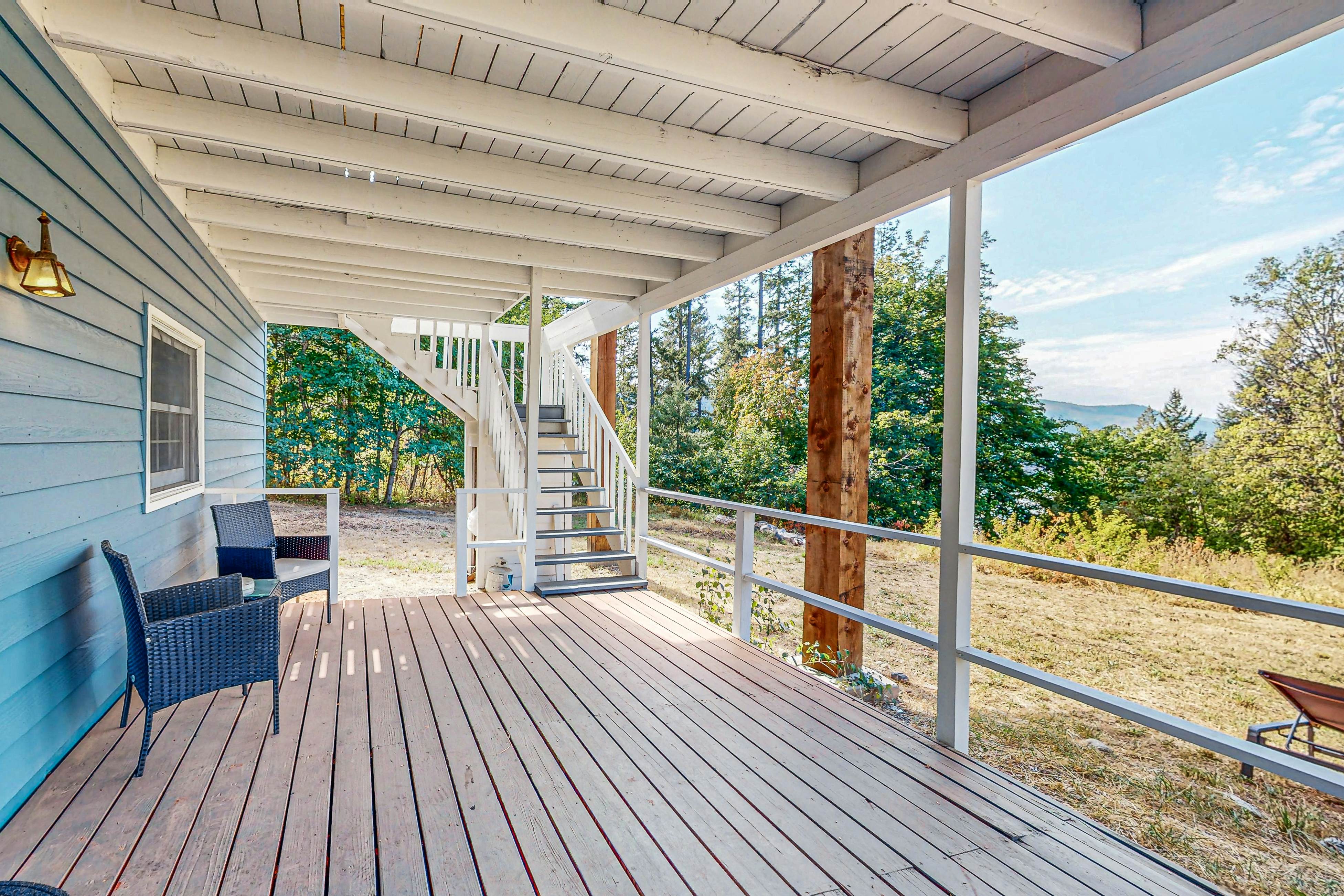 Spirit Lake Waterfront Cabin