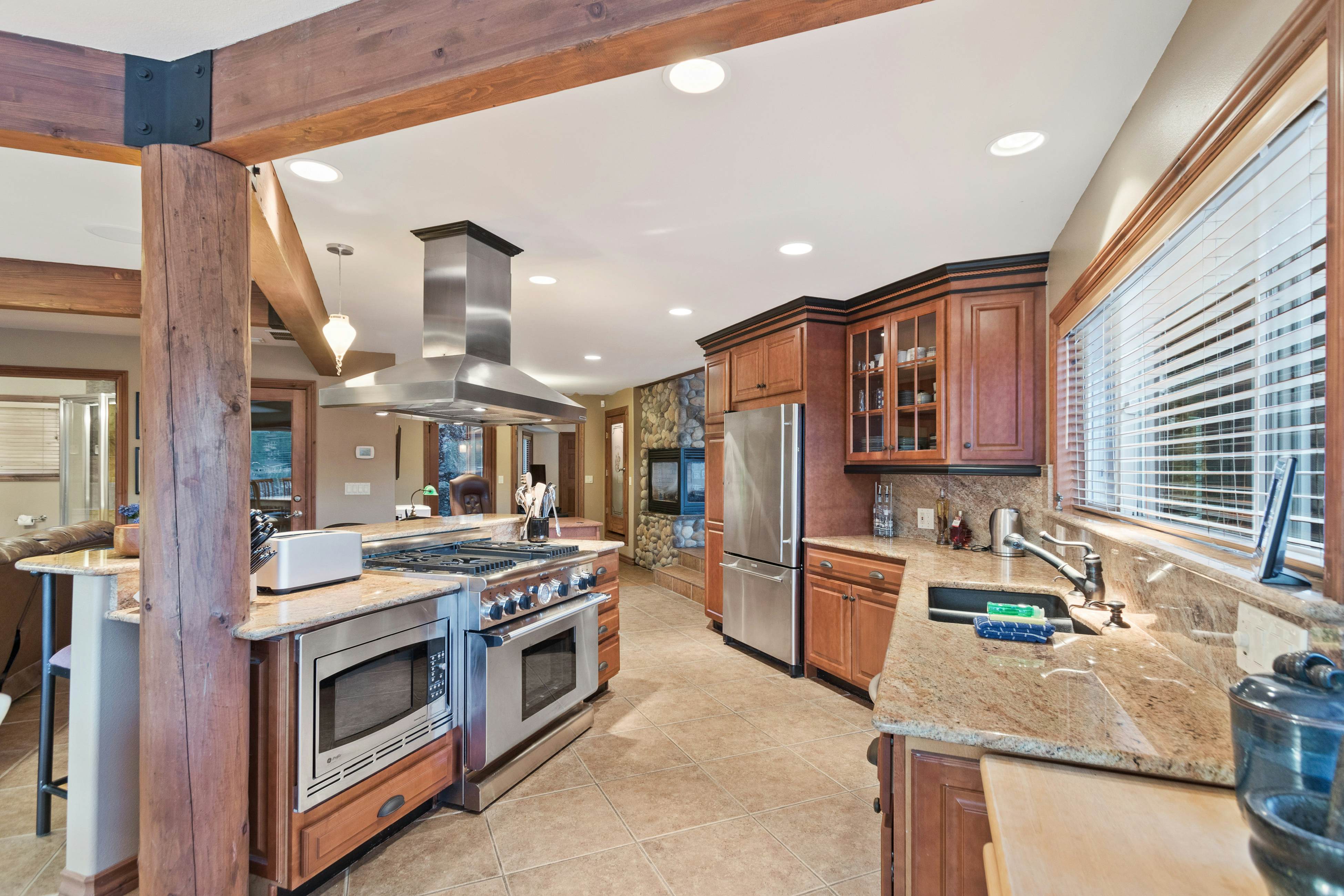 Estate w/ Hot Tub & Dock