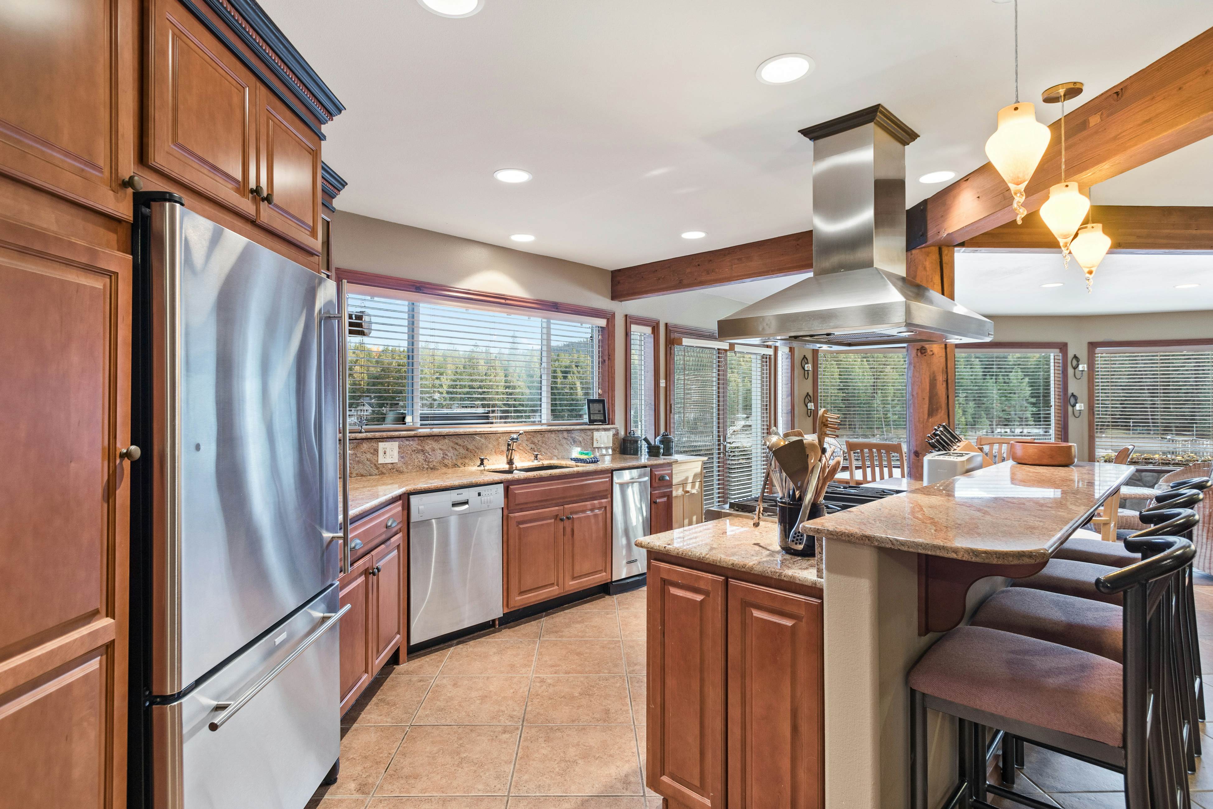 Estate w/ Hot Tub & Dock