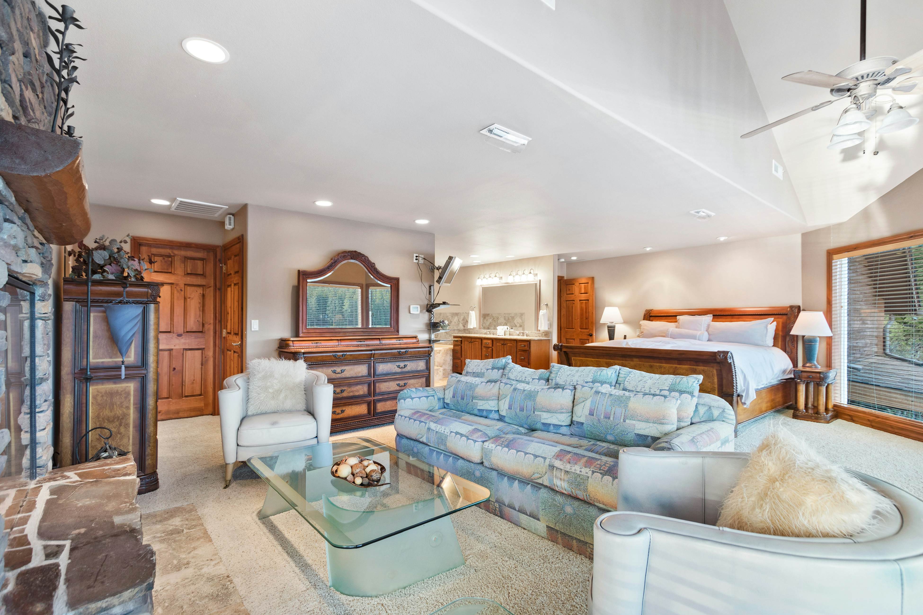 Estate w/ Hot Tub & Dock