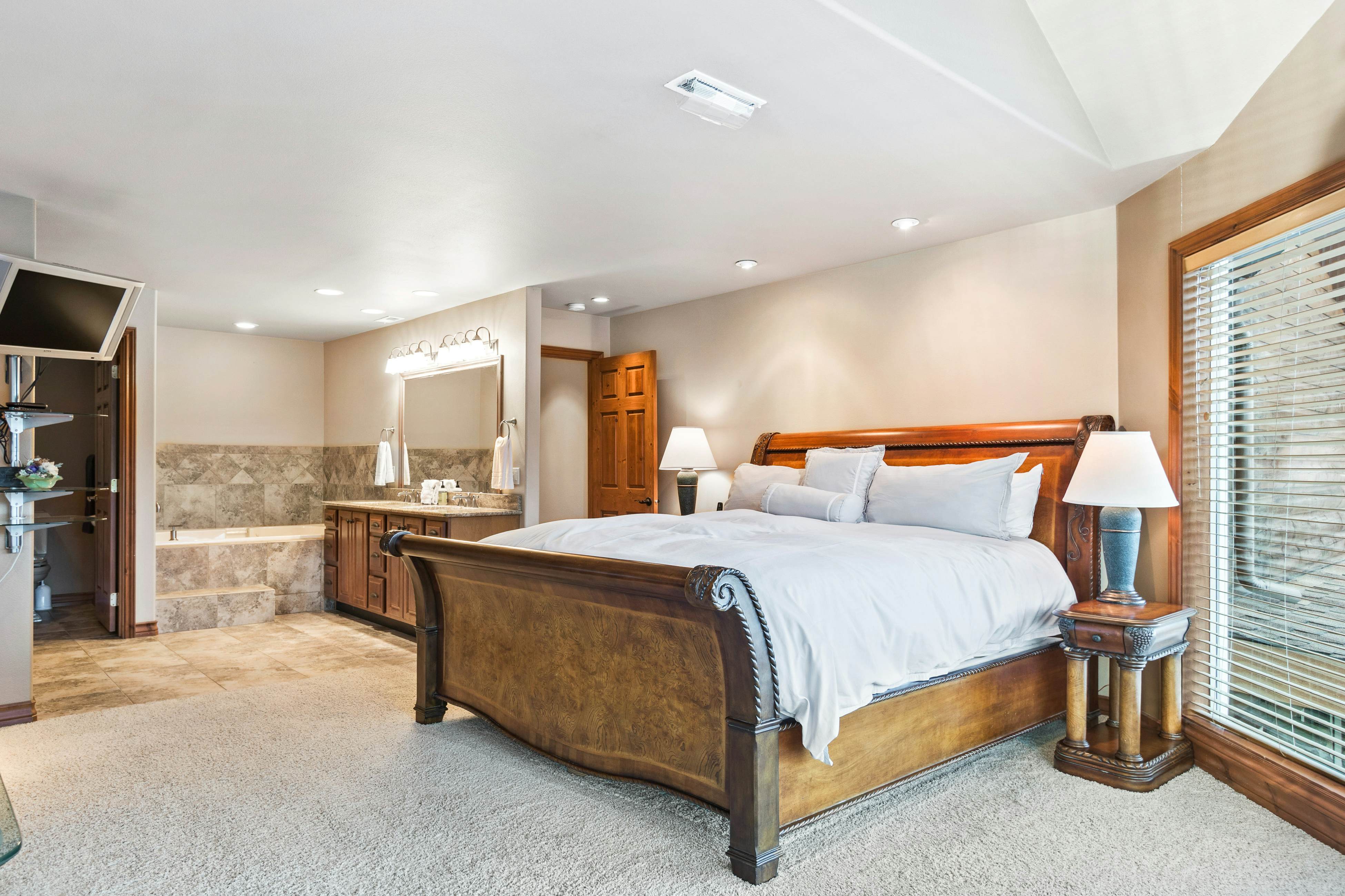 Estate w/ Hot Tub & Dock