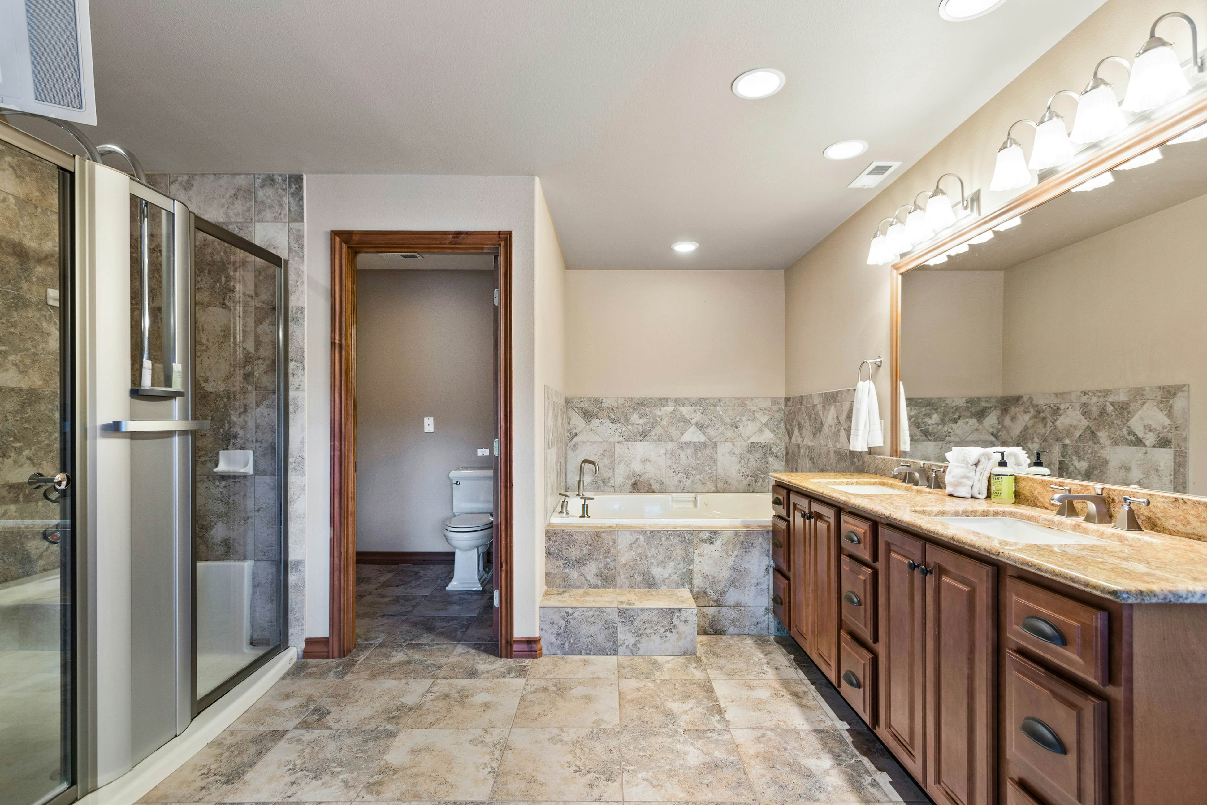 Estate w/ Hot Tub & Dock