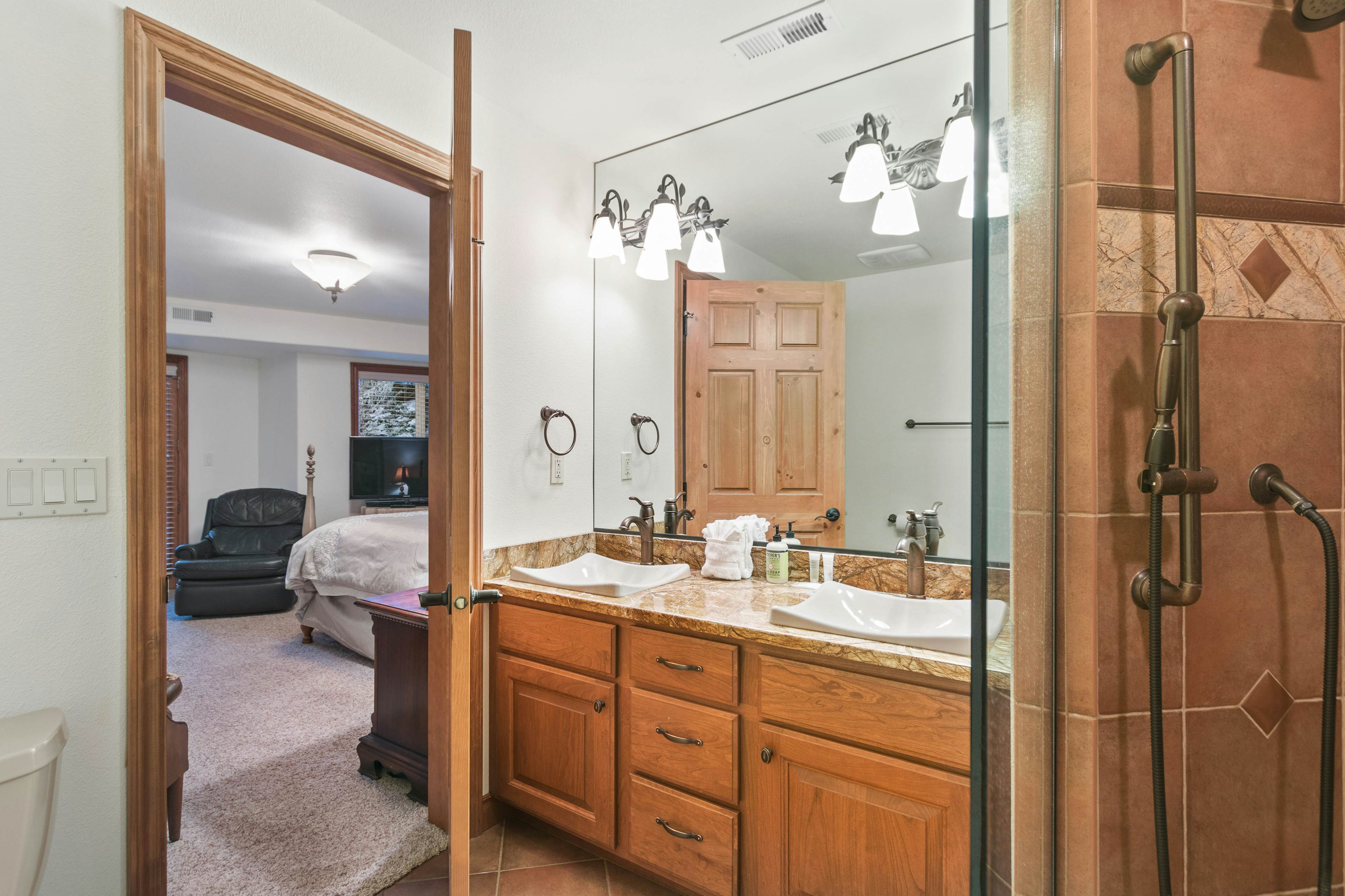 Estate w/ Hot Tub & Dock