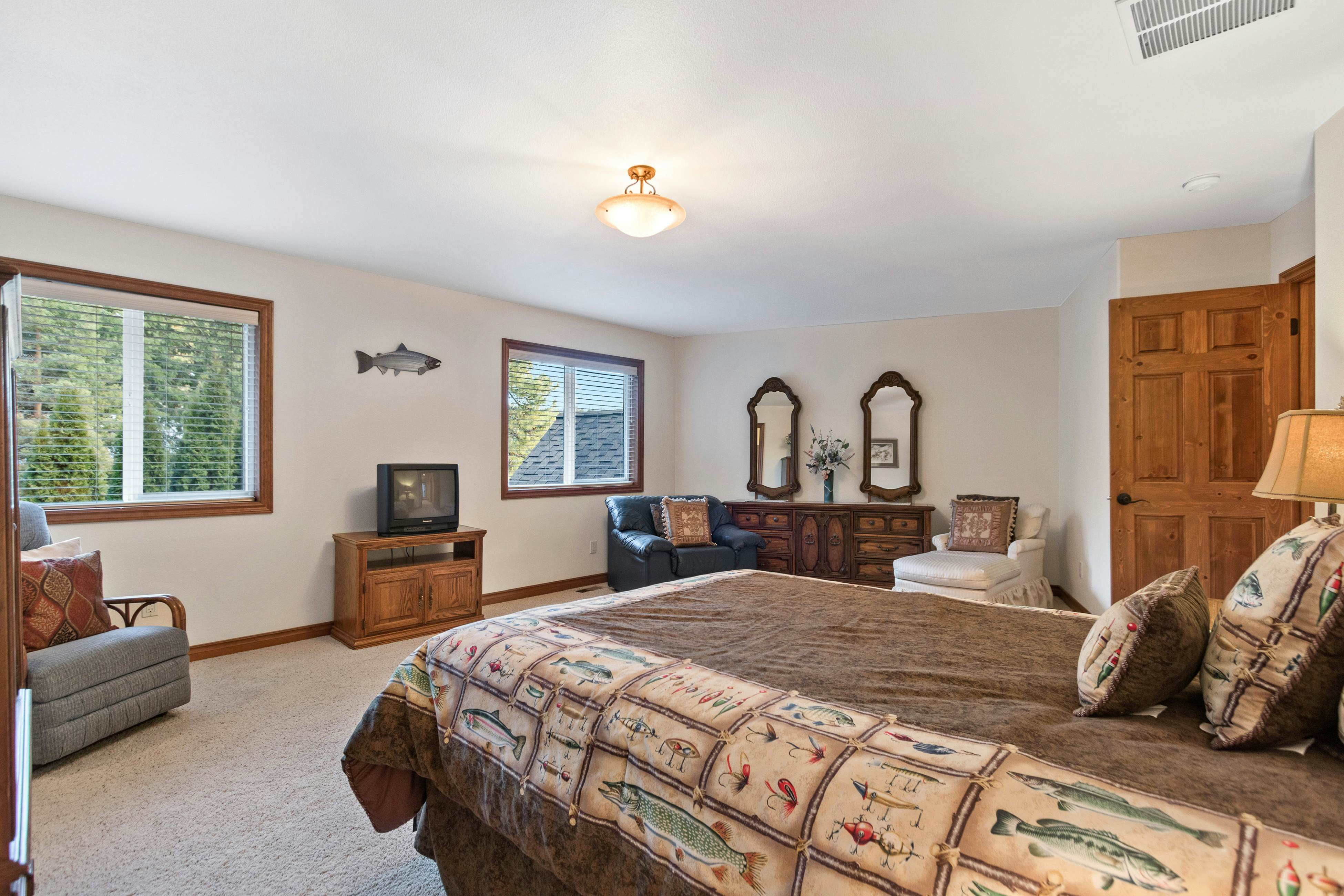 Estate w/ Hot Tub & Dock