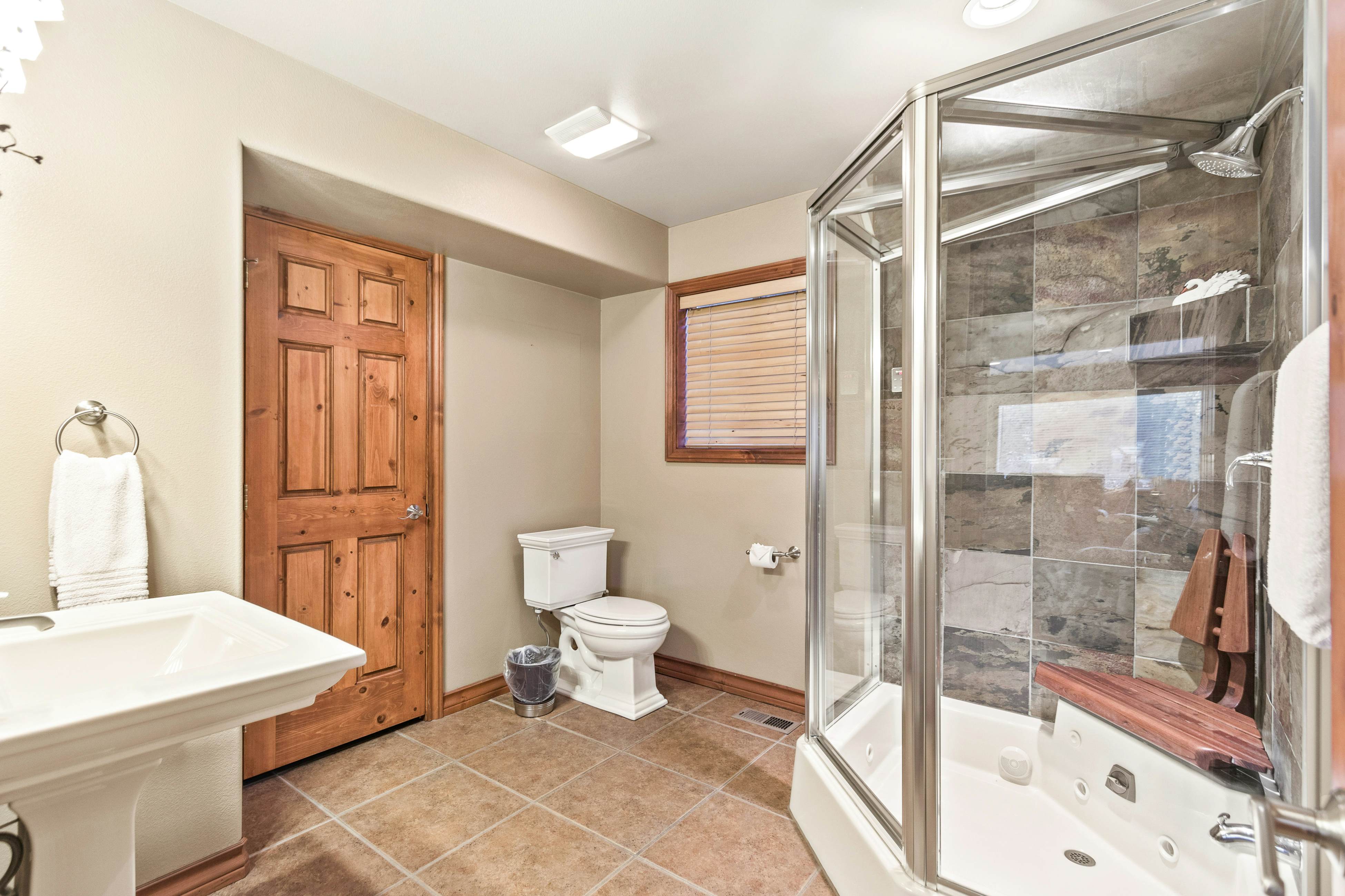 Estate w/ Hot Tub & Dock