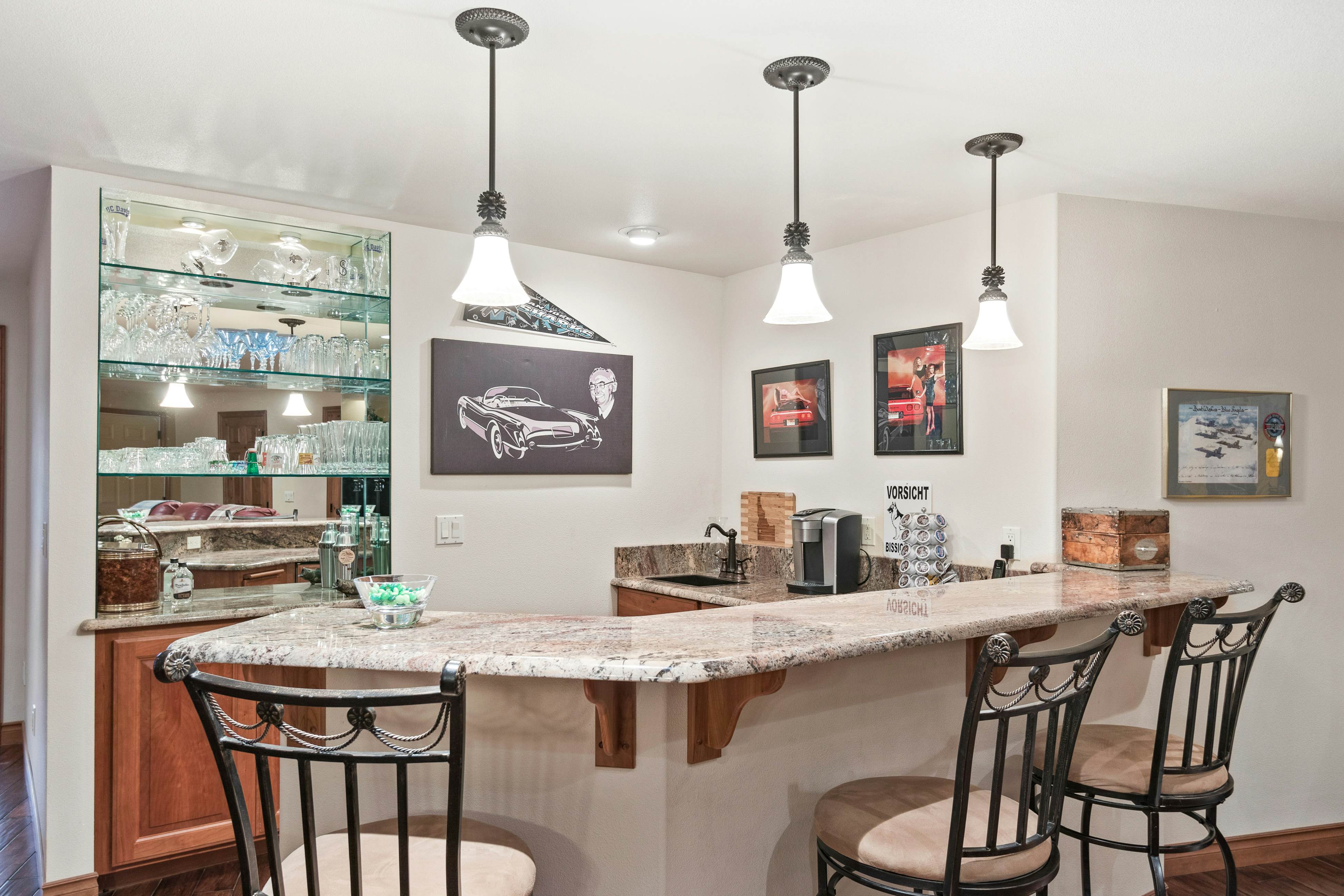 Estate w/ Hot Tub & Dock