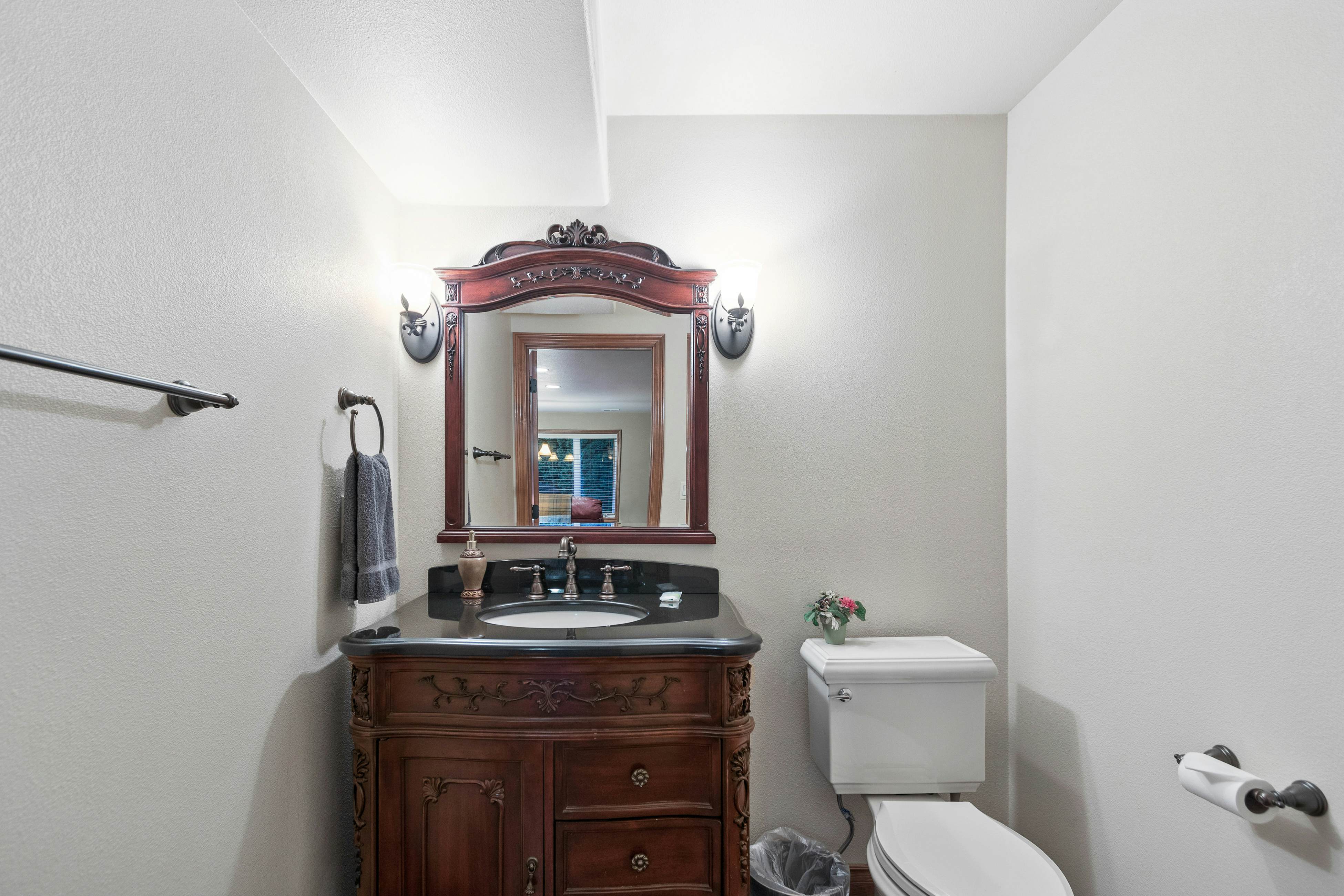 Estate w/ Hot Tub & Dock