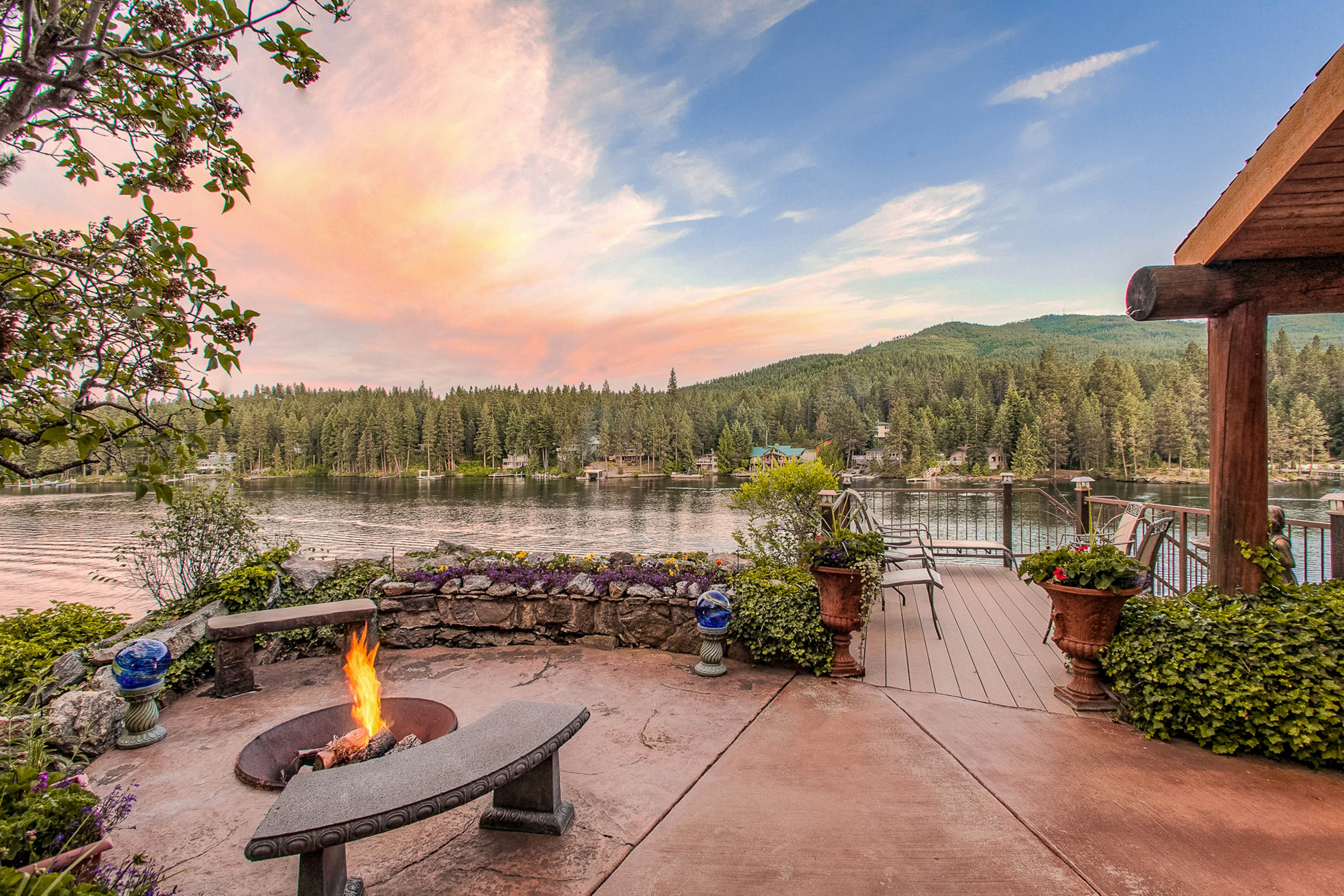 Estate w/ Hot Tub & Dock