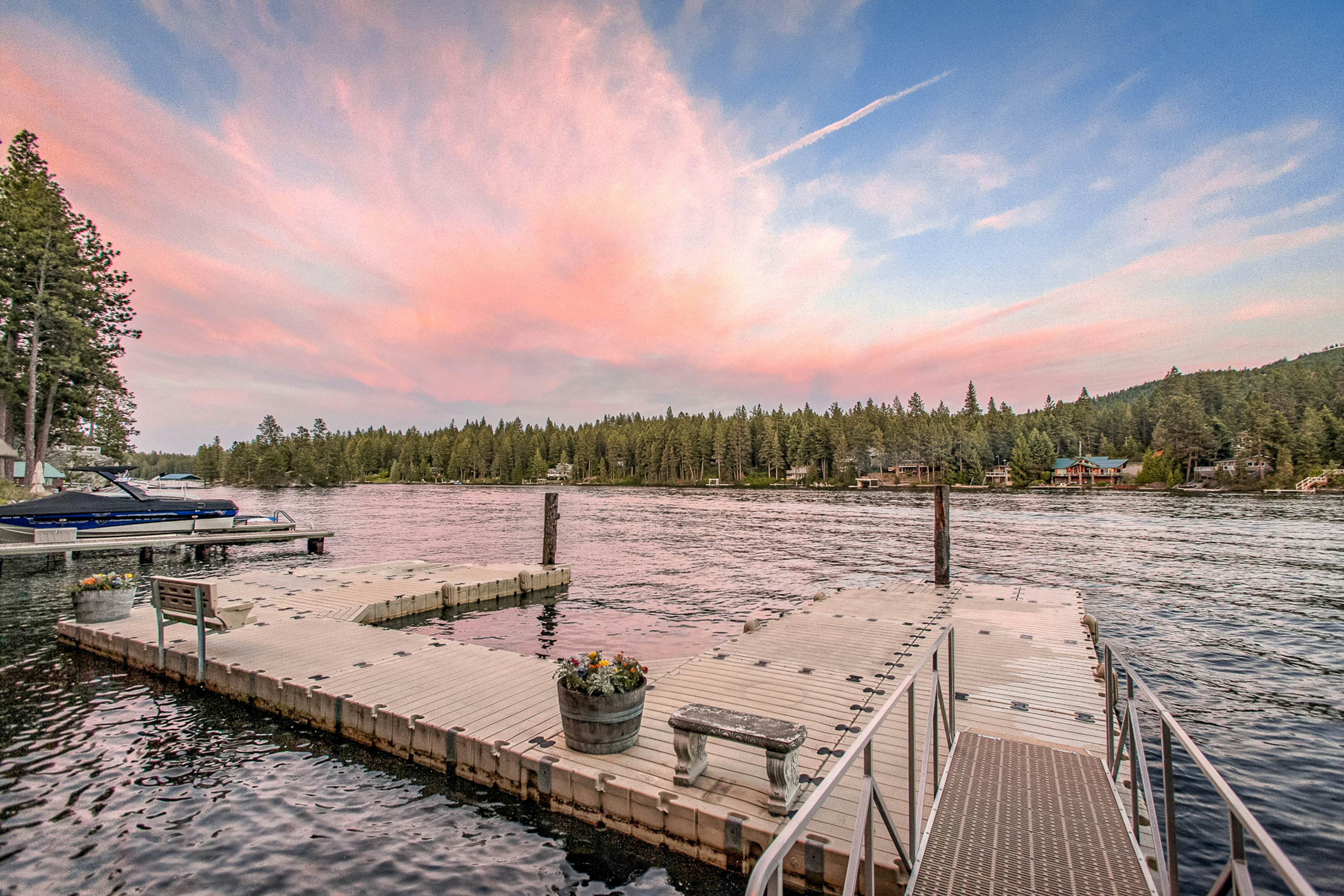 Estate w/ Hot Tub & Dock