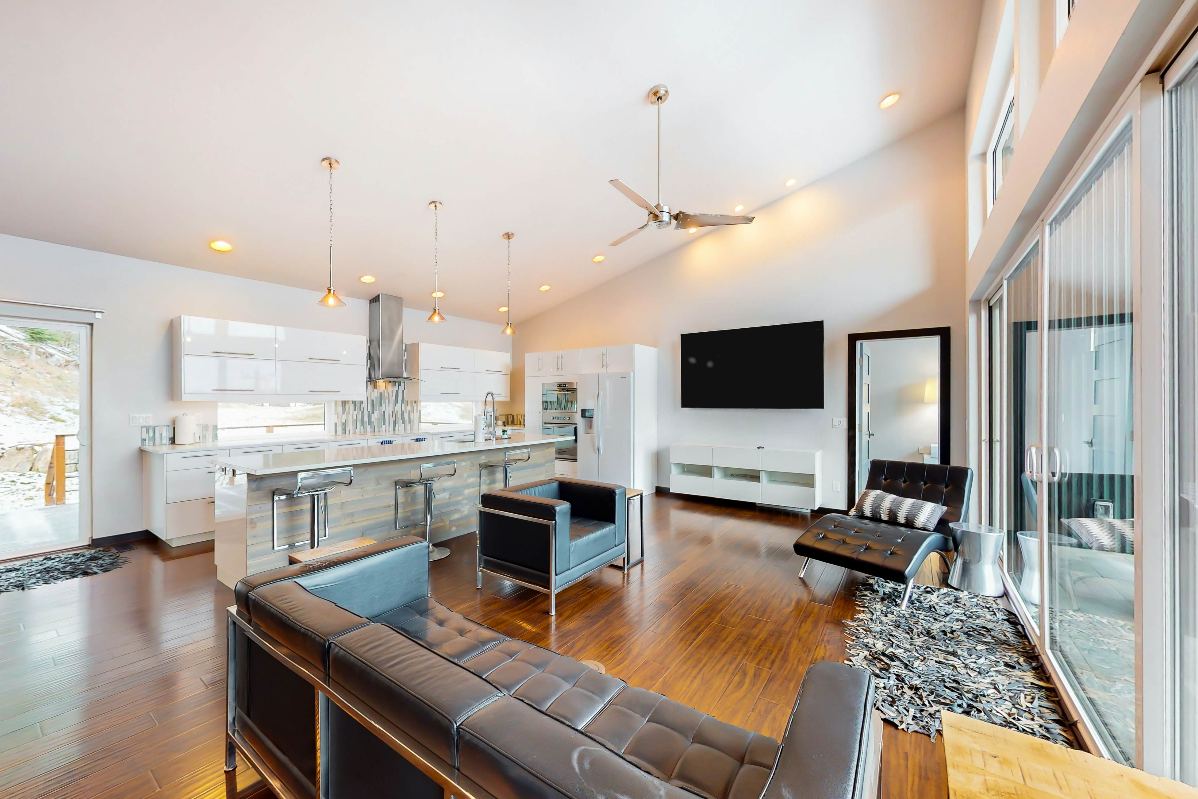 Modern River View Retreat