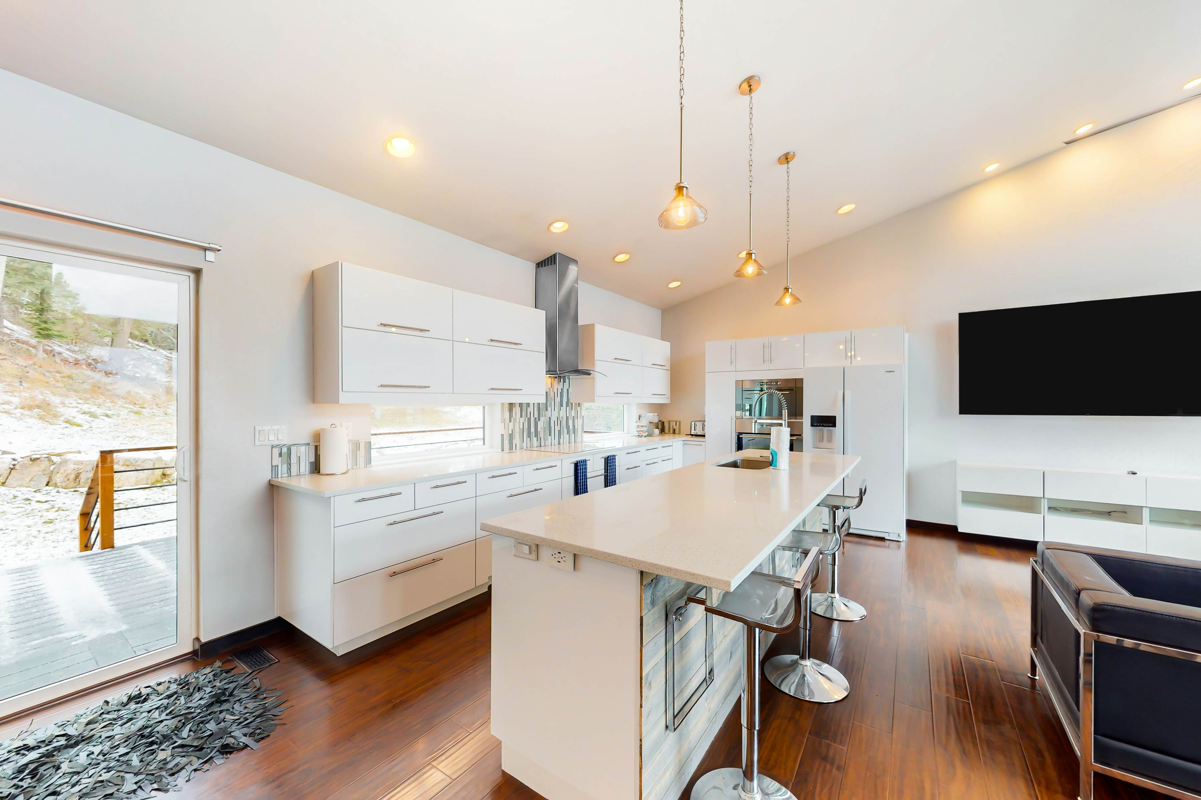 Modern River View Retreat