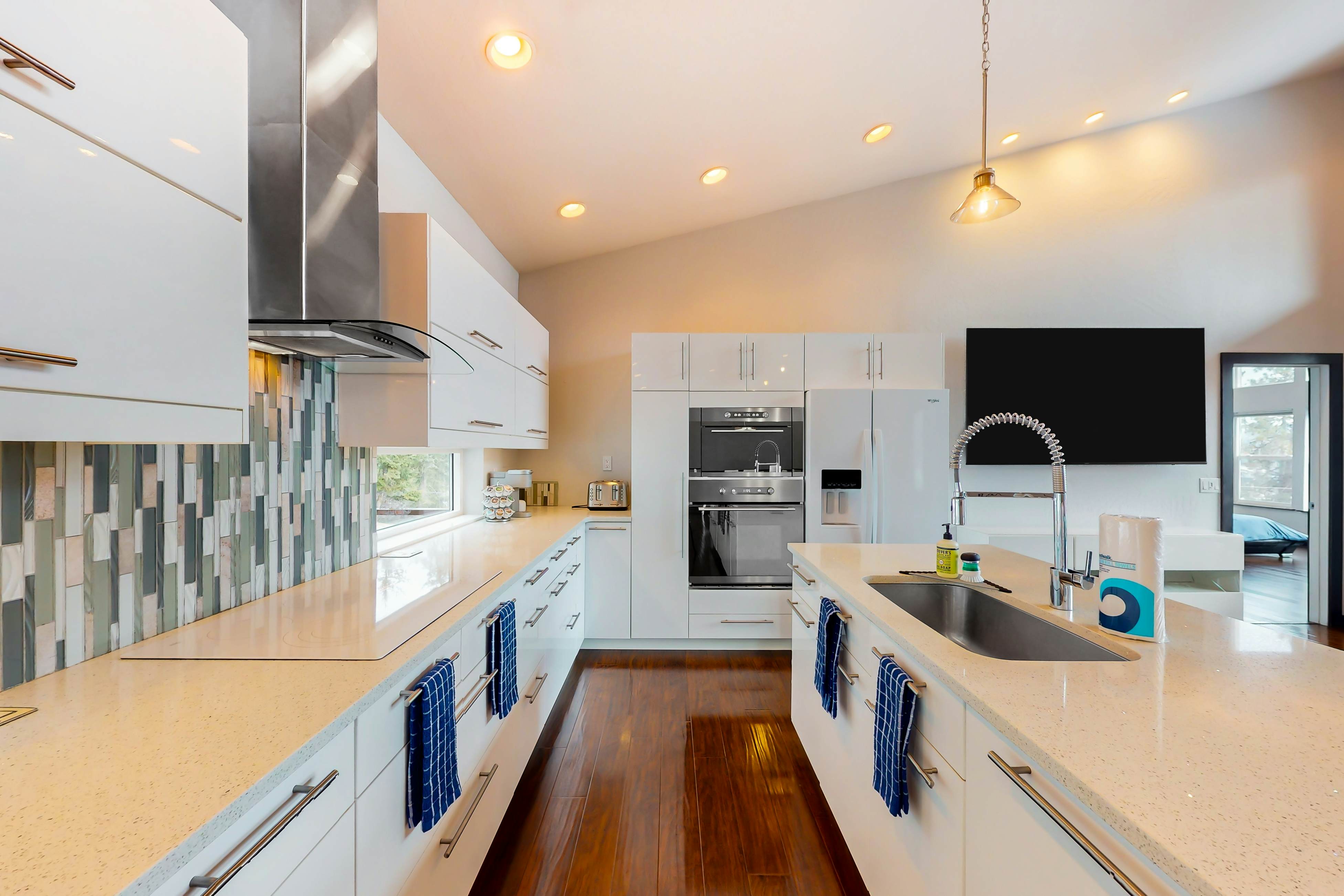 Modern River View Retreat