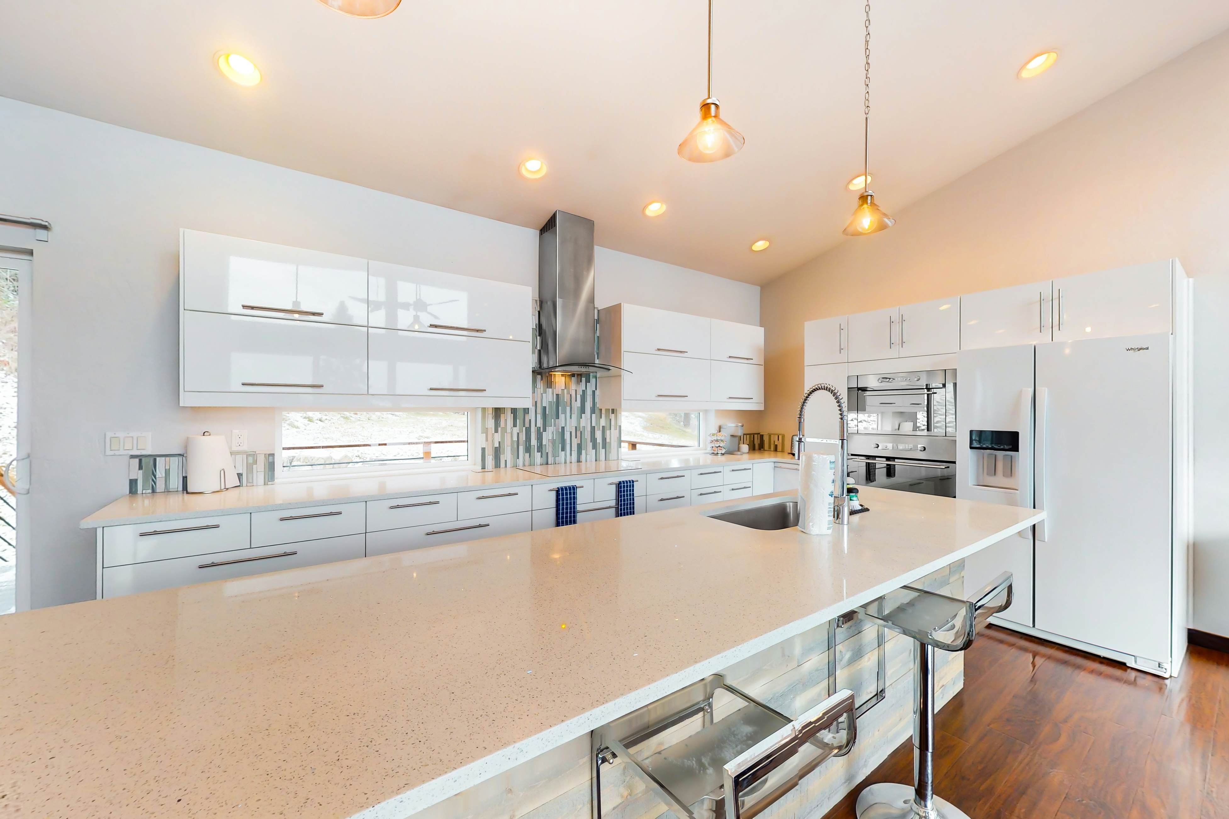 Modern River View Retreat