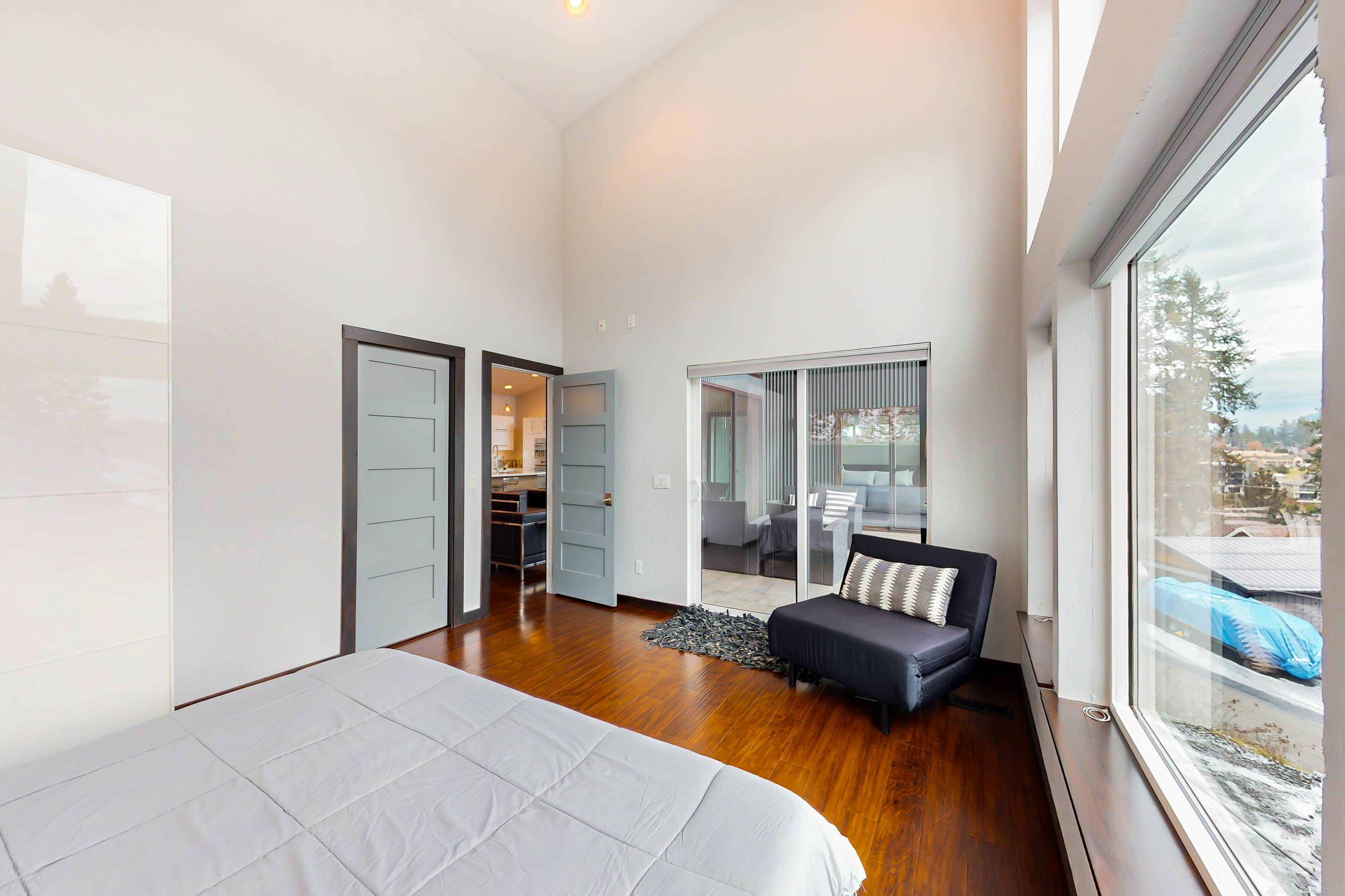 Modern River View Retreat