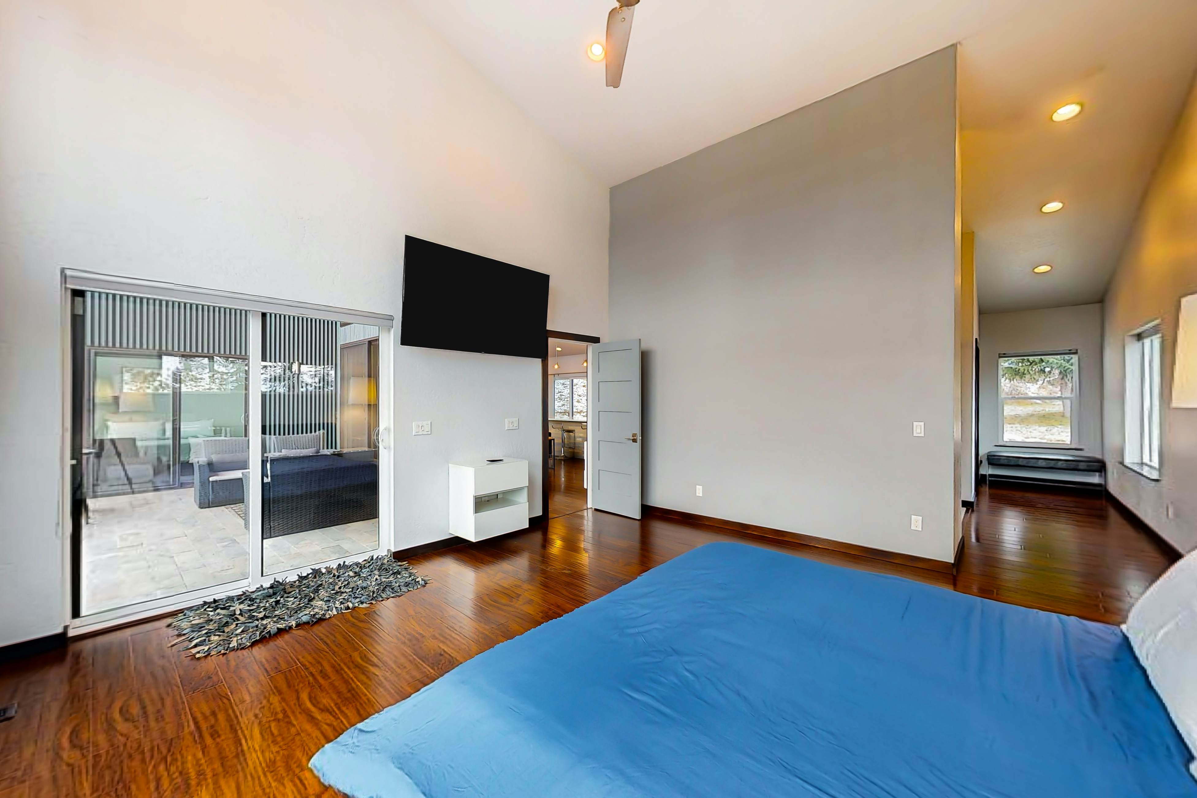 Modern River View Retreat