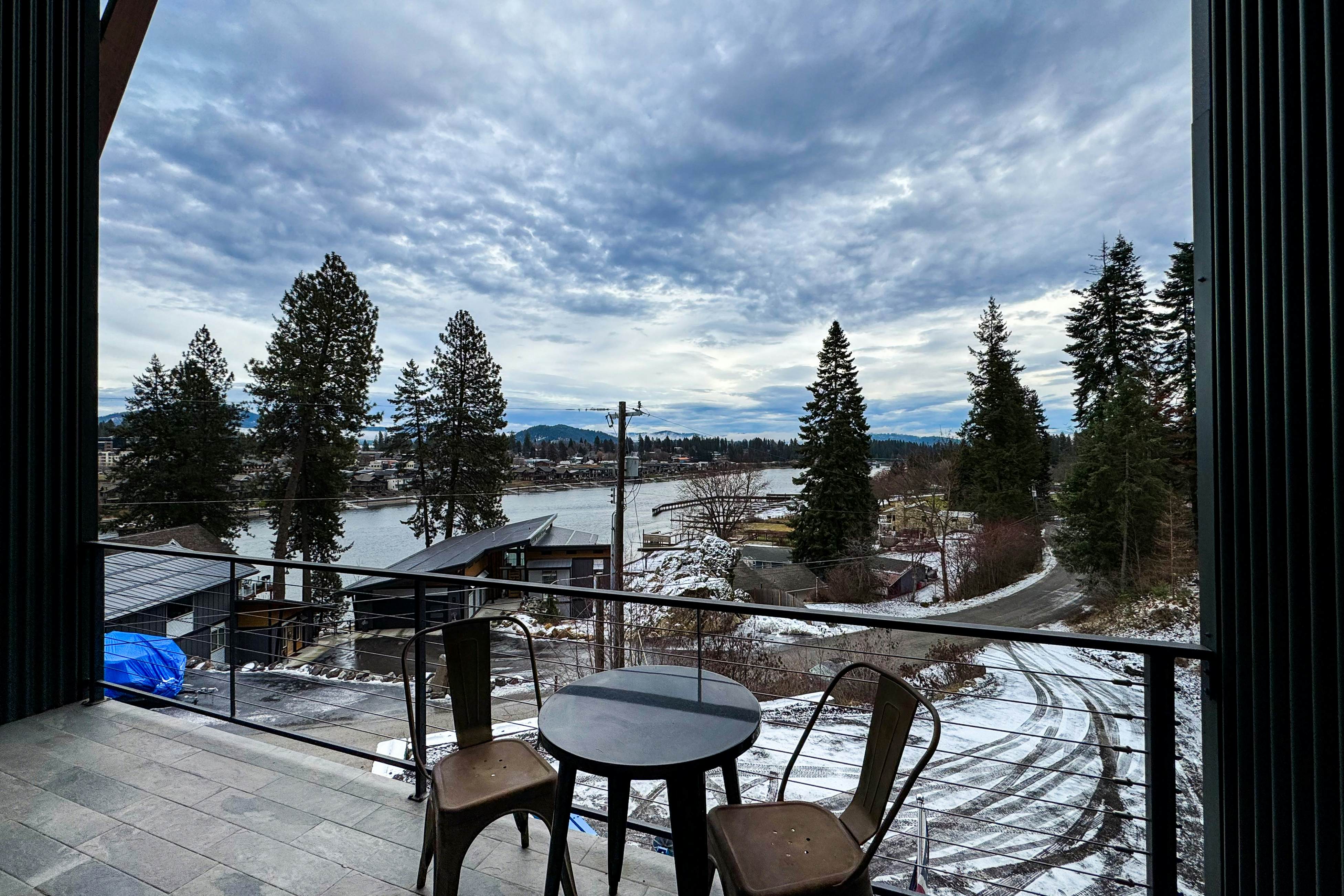 Modern River View Retreat