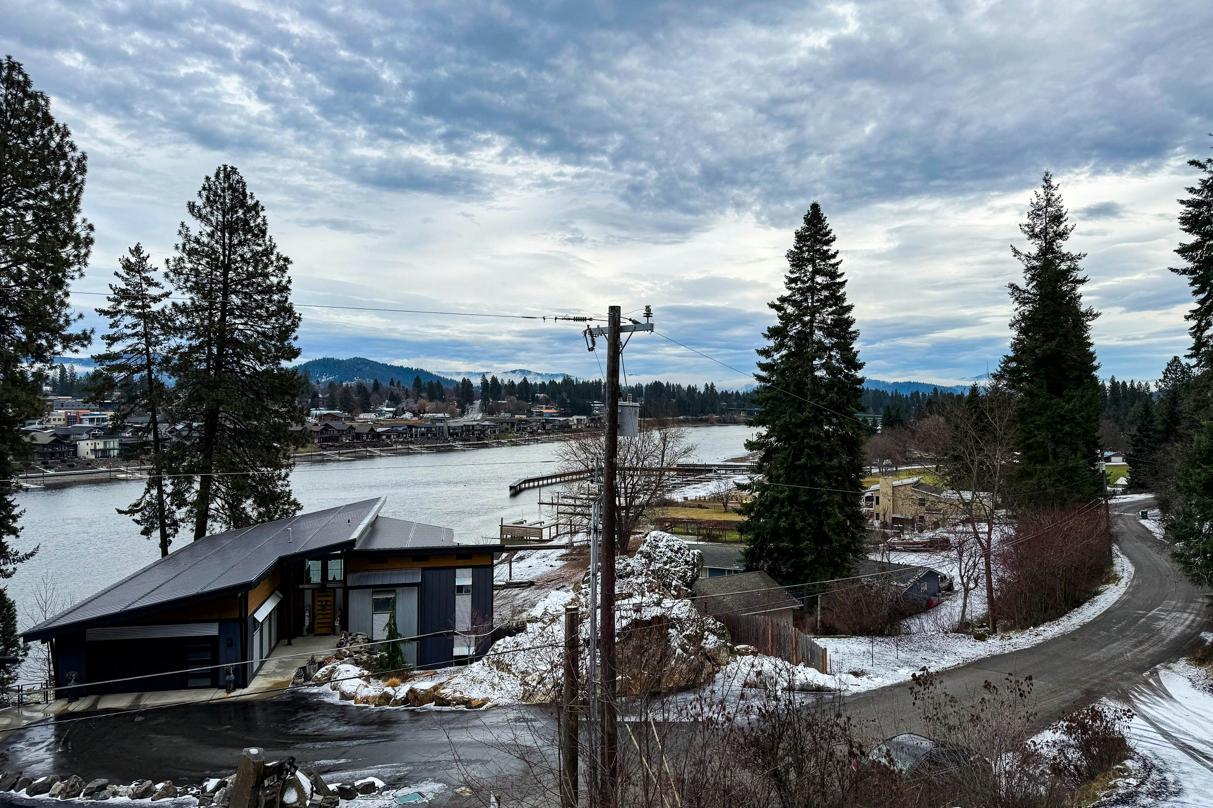 Modern River View Retreat