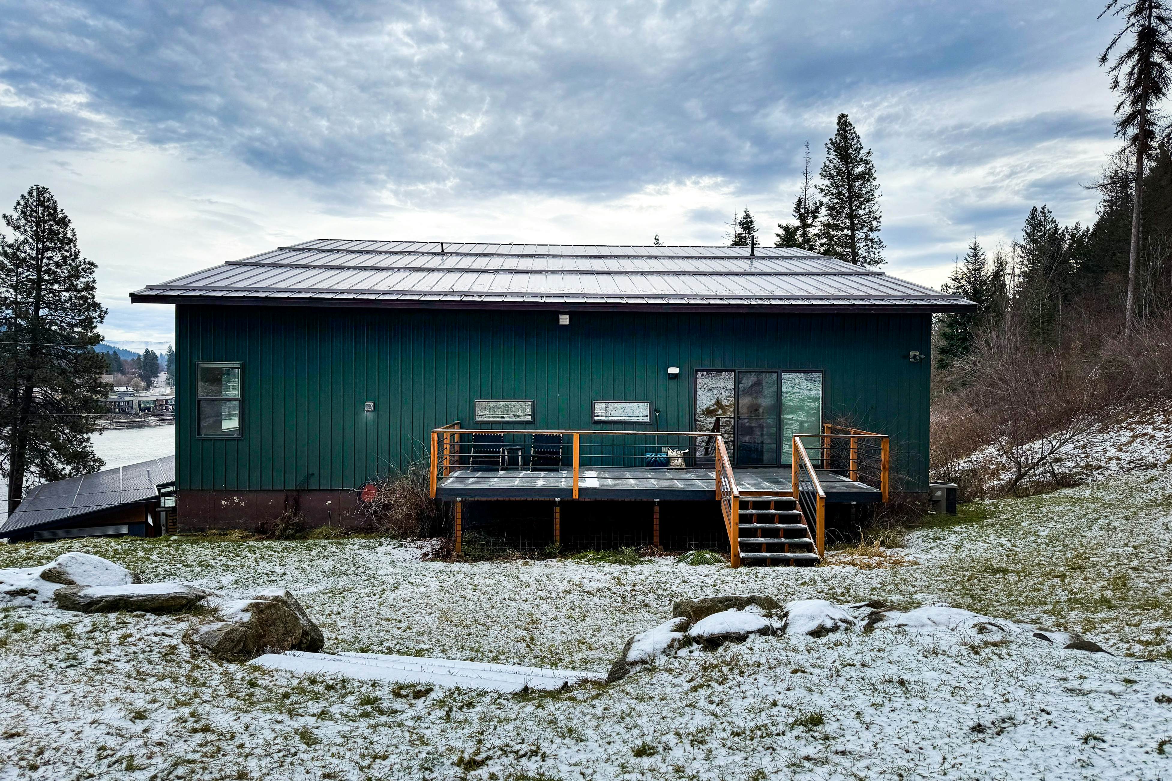 Modern River View Retreat