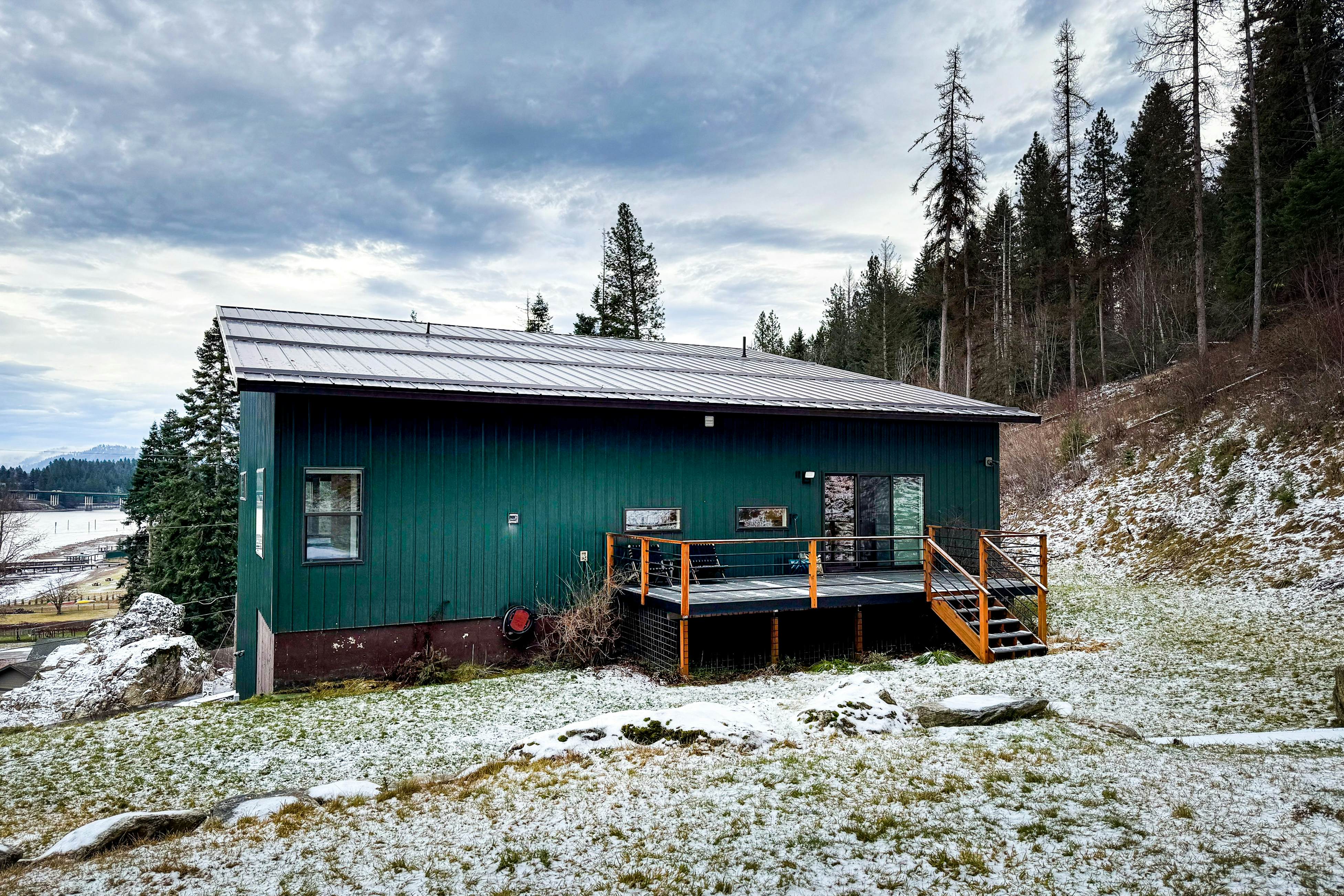 Modern River View Retreat