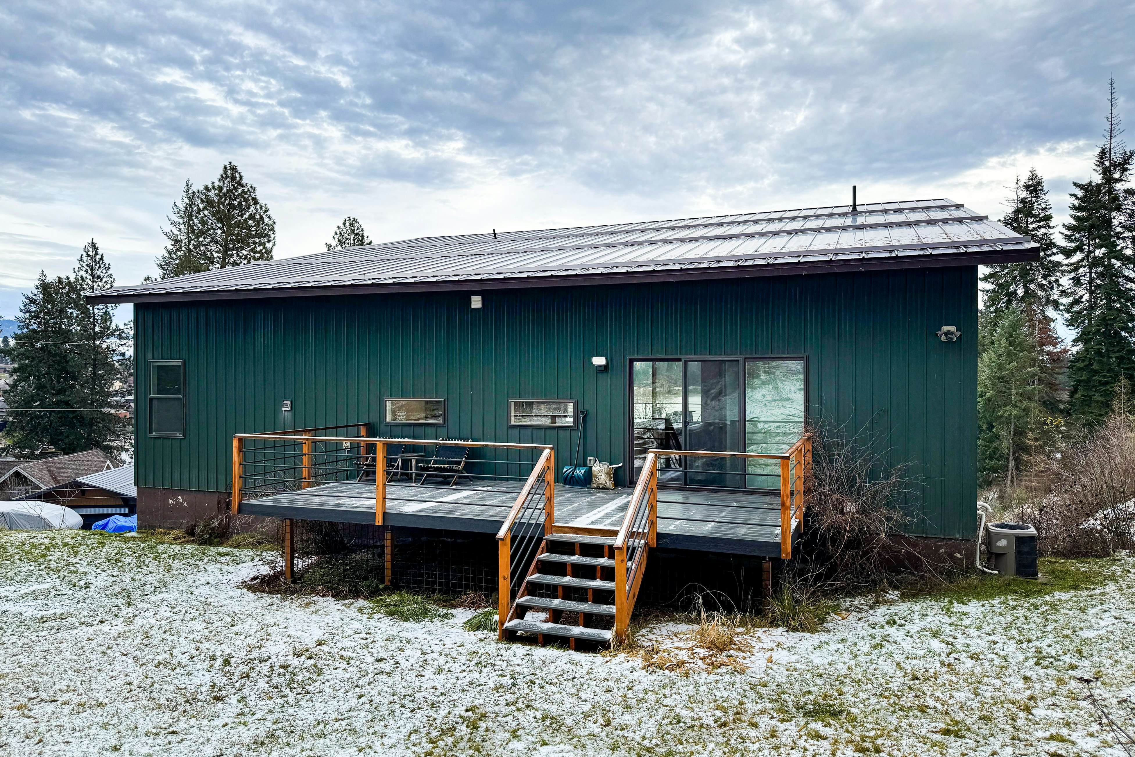 Modern River View Retreat