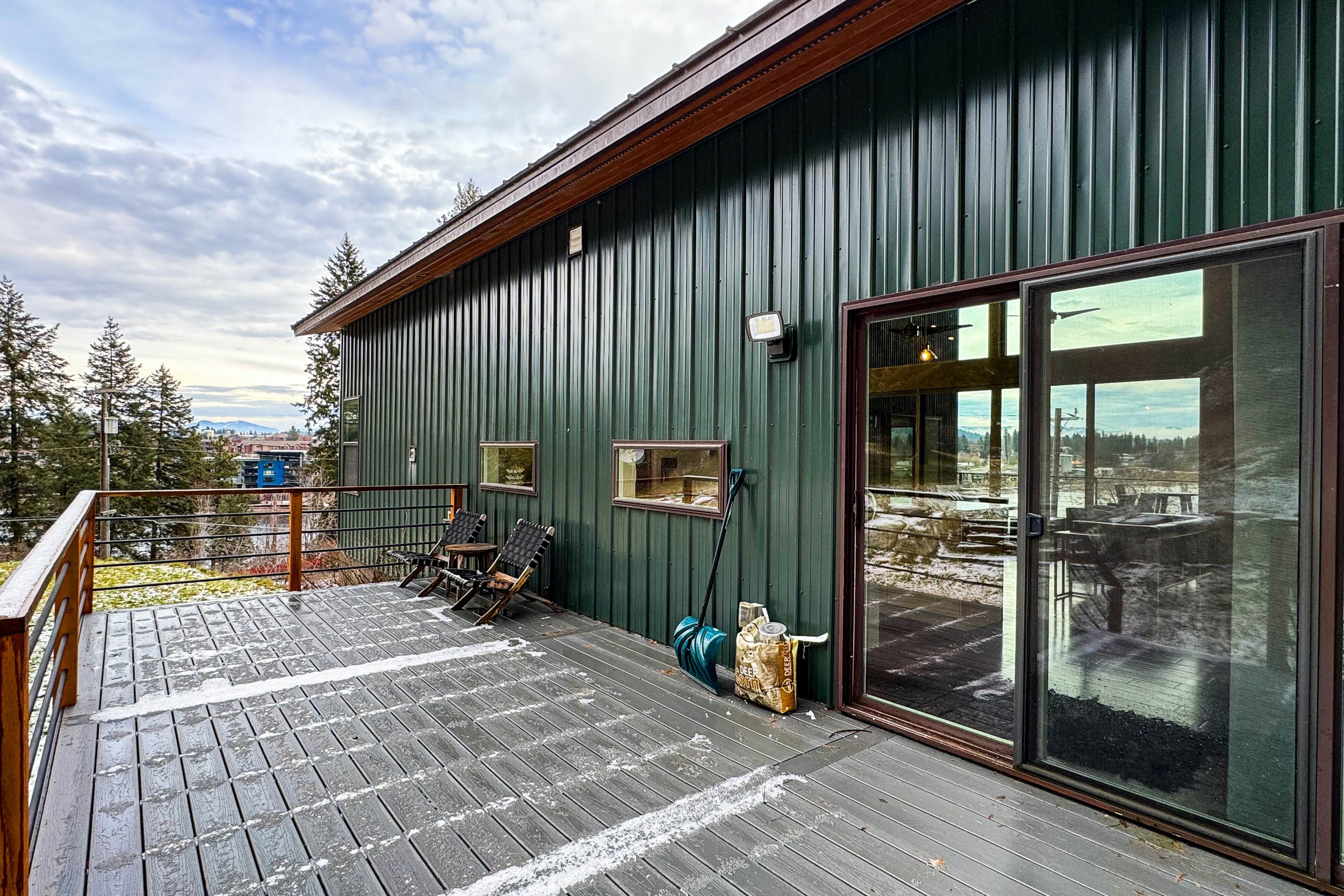 Modern River View Retreat