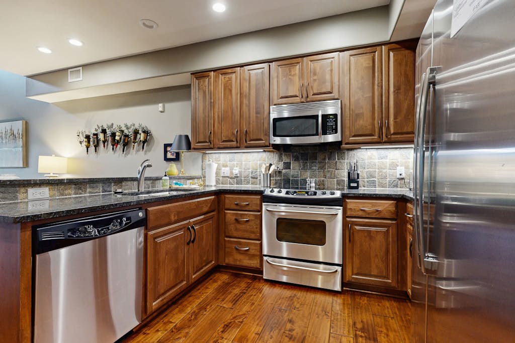 2BR Condo–Walkable Riverstone, Shops & Trails