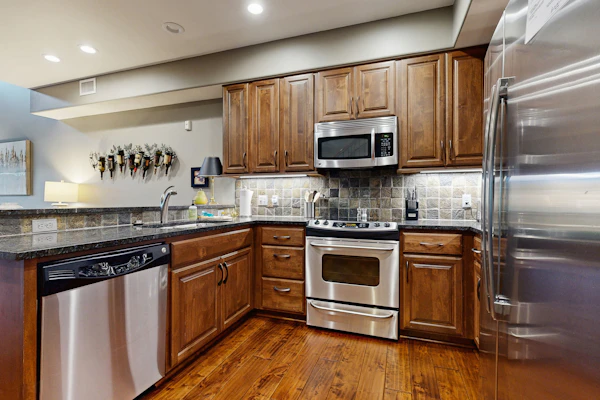 2BR Condo–Walkable Riverstone, Shops & Trails