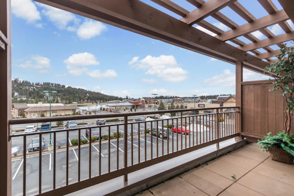 2BR Condo–Walkable Riverstone, Shops & Trails