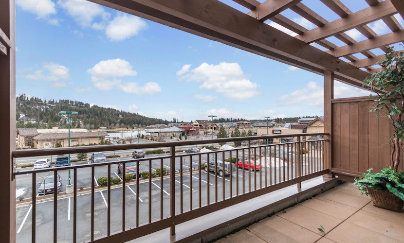 Fabulous Riverstone Retreat