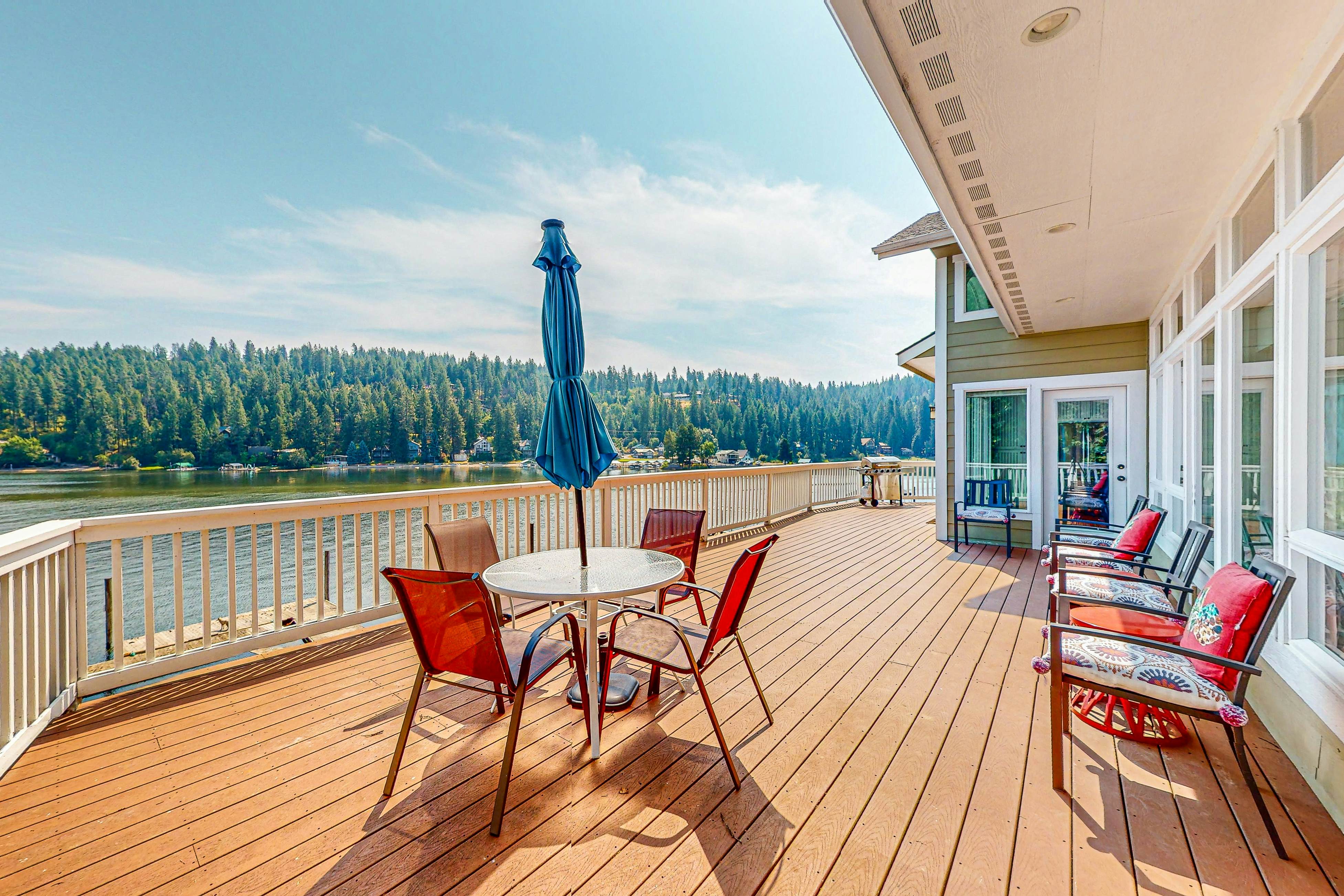 Beautiful Lakefront Custom