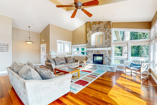 Beautiful Lakefront Custom