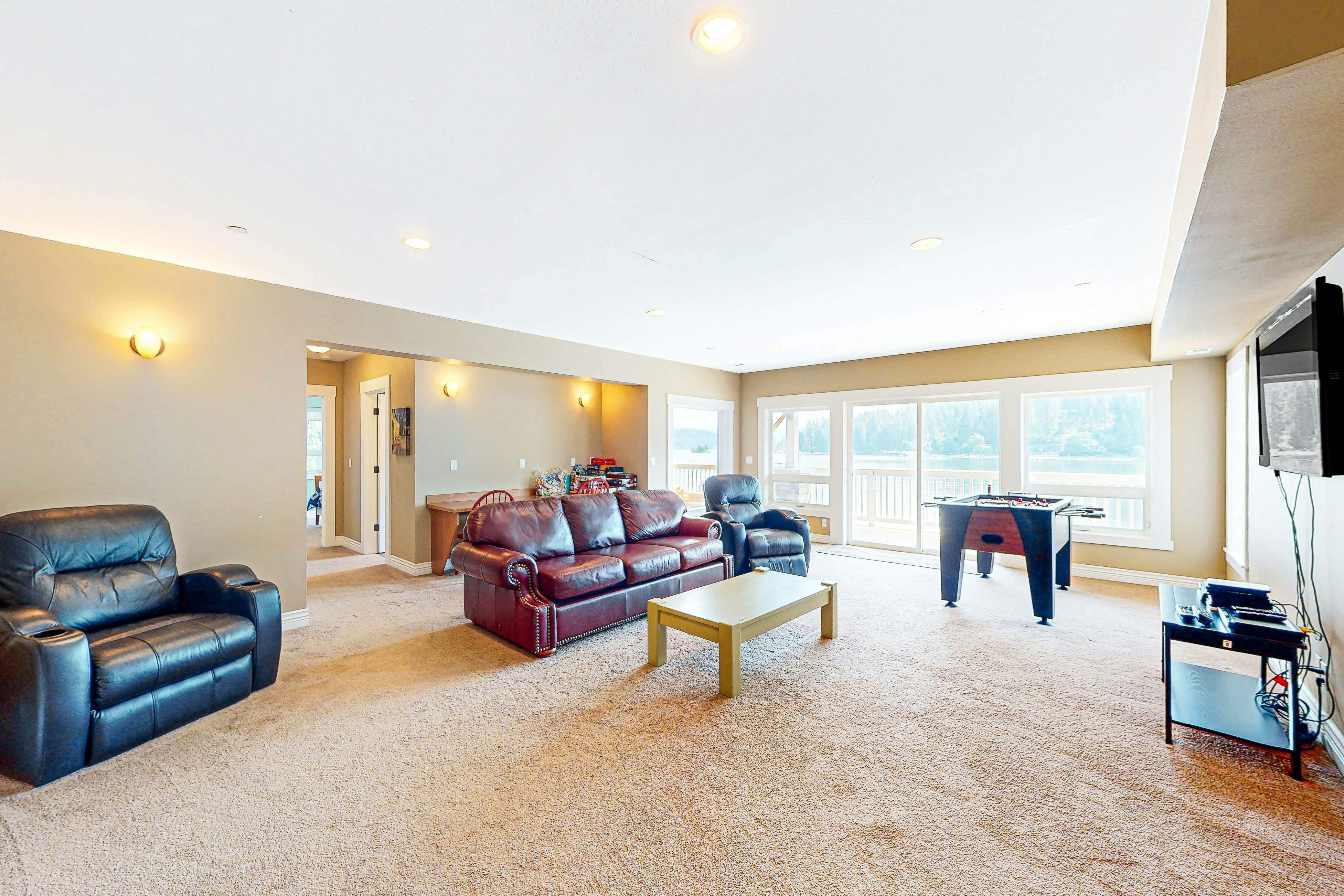 Beautiful Lakefront Custom