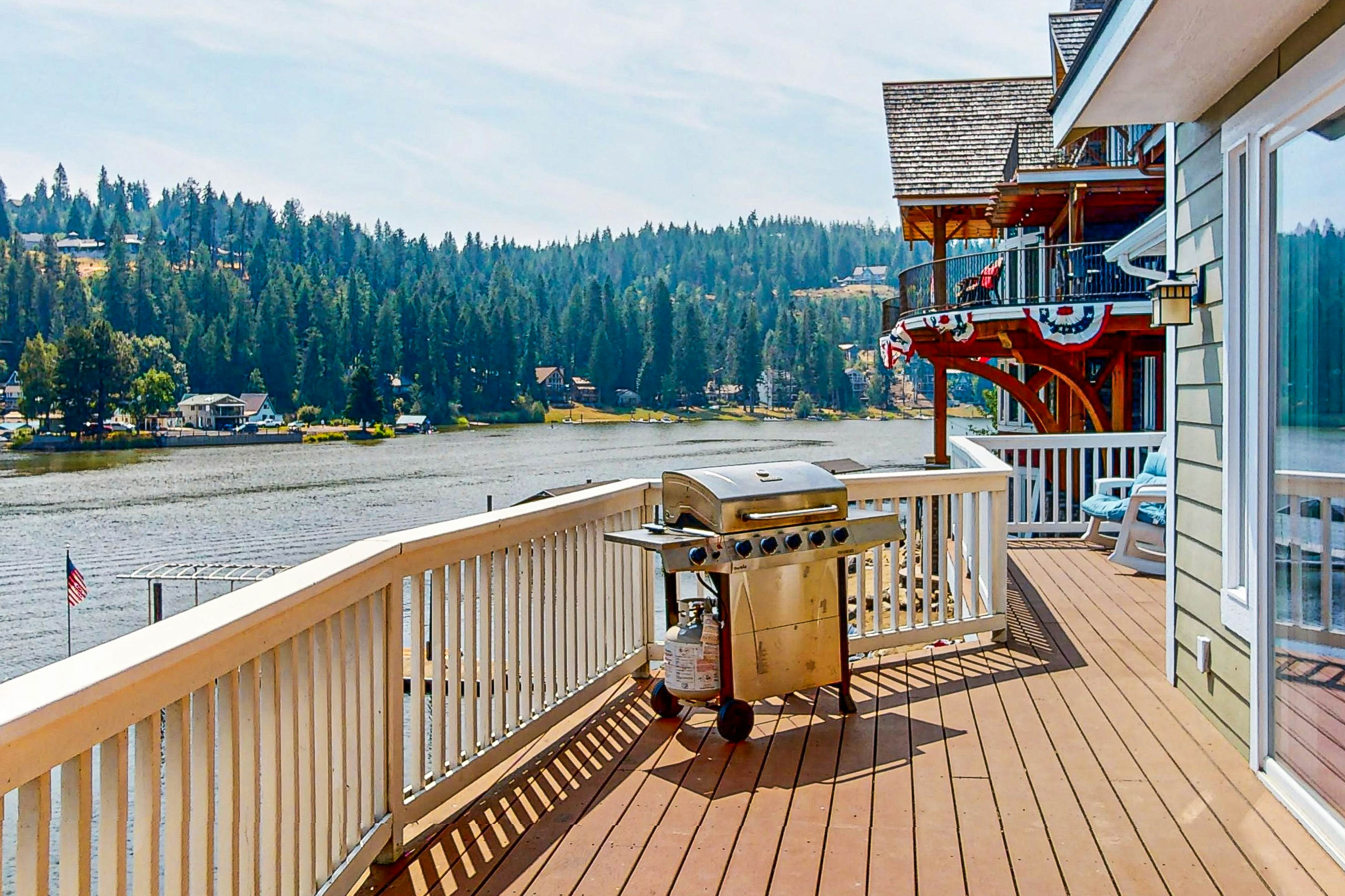 Beautiful Lakefront Custom