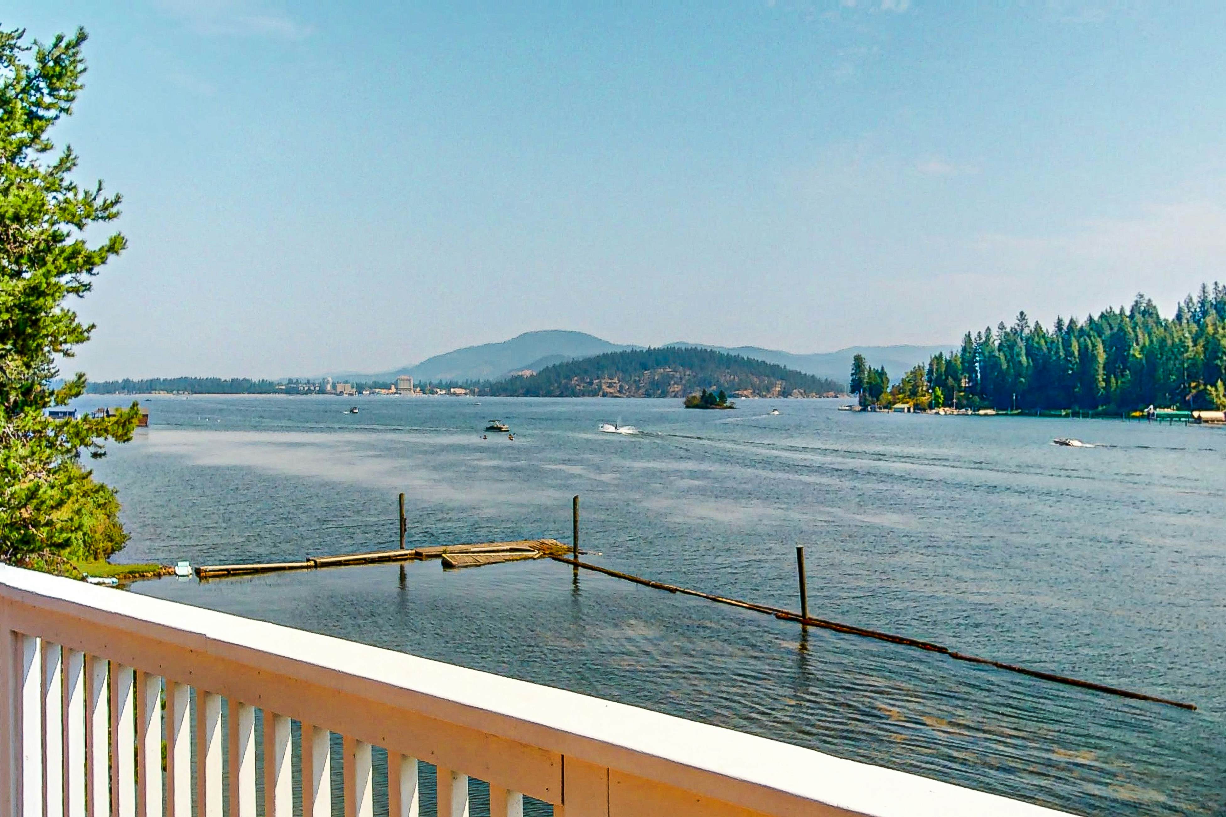 Beautiful Lakefront Custom