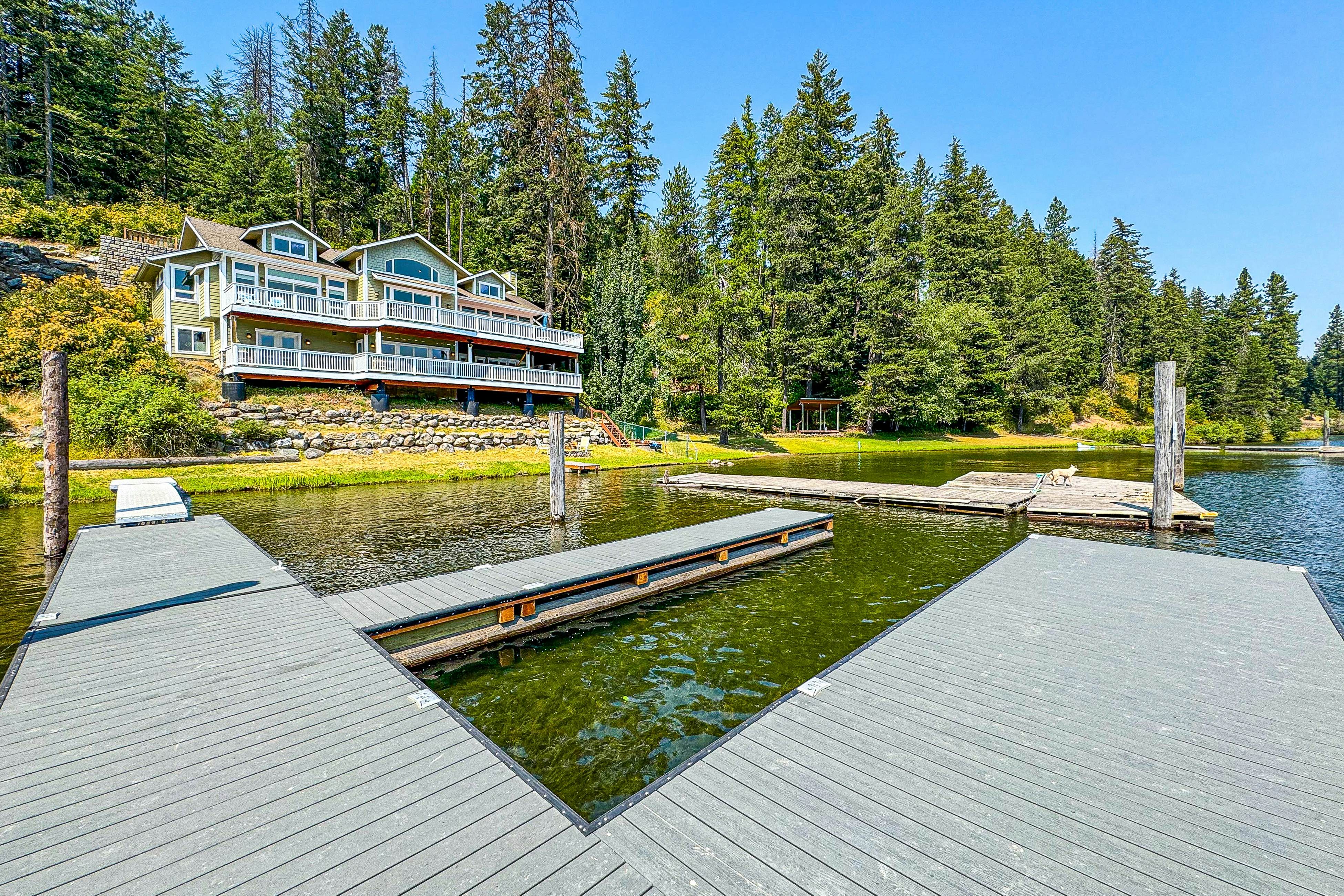 Beautiful Lakefront Custom