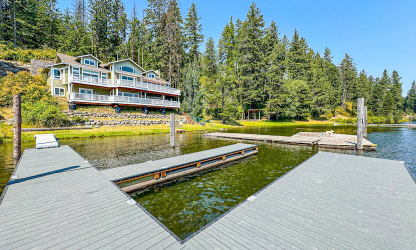 Lake Coeur d'Alene Dock Home—4BR, Firepit