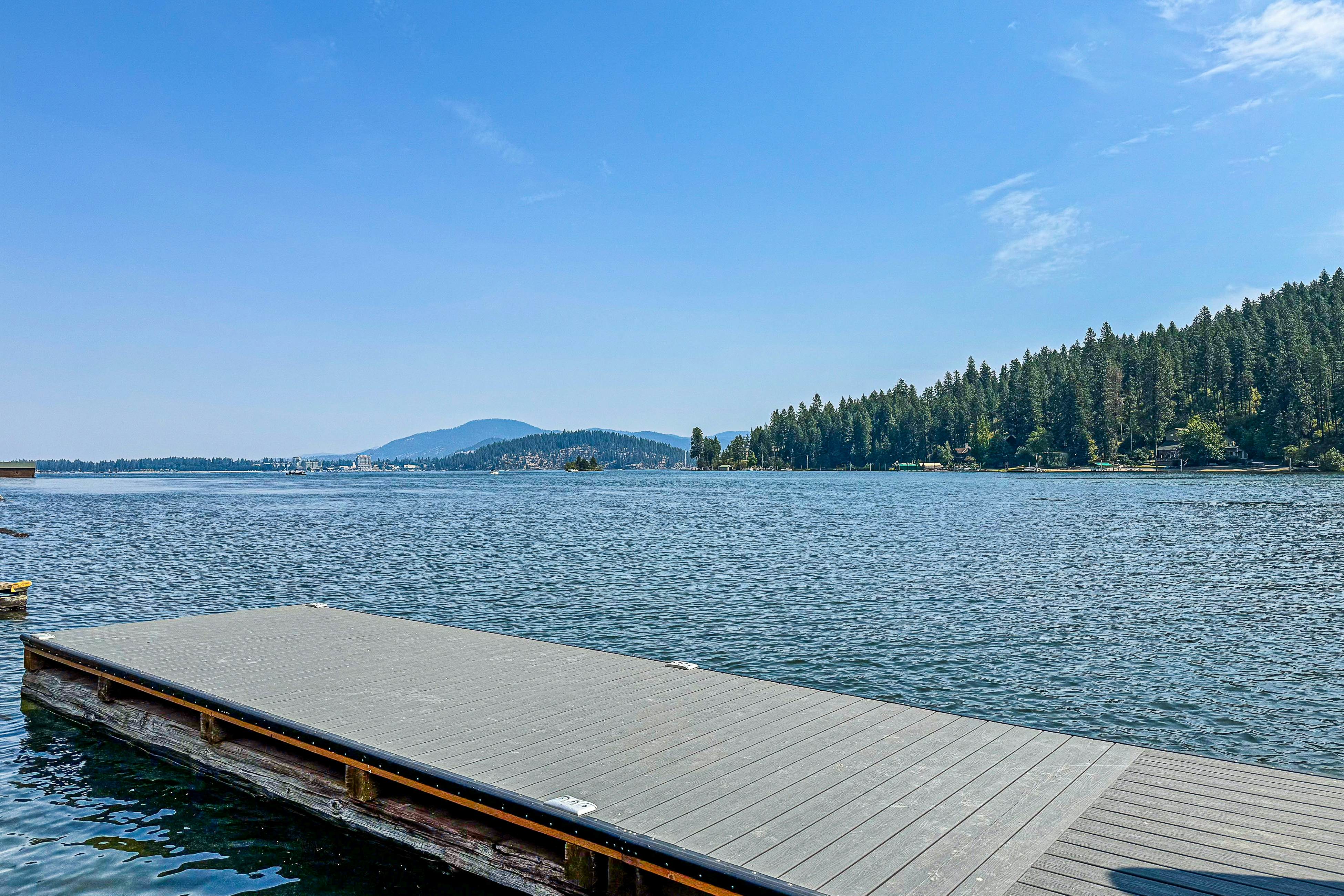 Beautiful Lakefront Custom