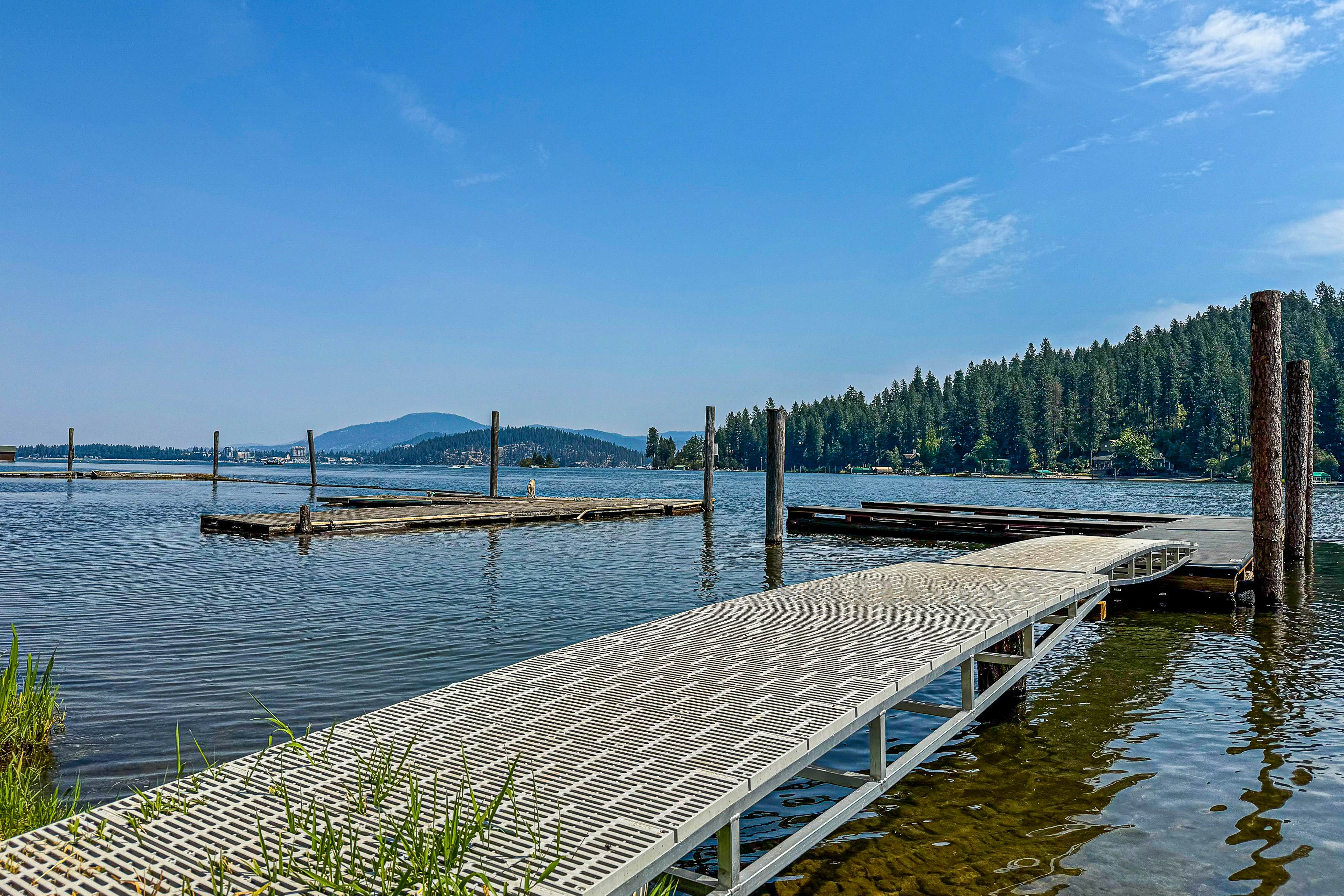 Beautiful Lakefront Custom