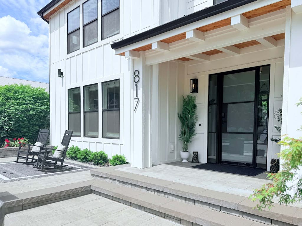 Welcome to your luxurious Coeur d'Alene retreat! This spacious house offers a perfect blend of comfort and style, ideal for families. Located near downtown, you'll have easy access to shops, restaurants, and beautiful beaches. There's plenty of room for everyone to unwind and make lasting memories.