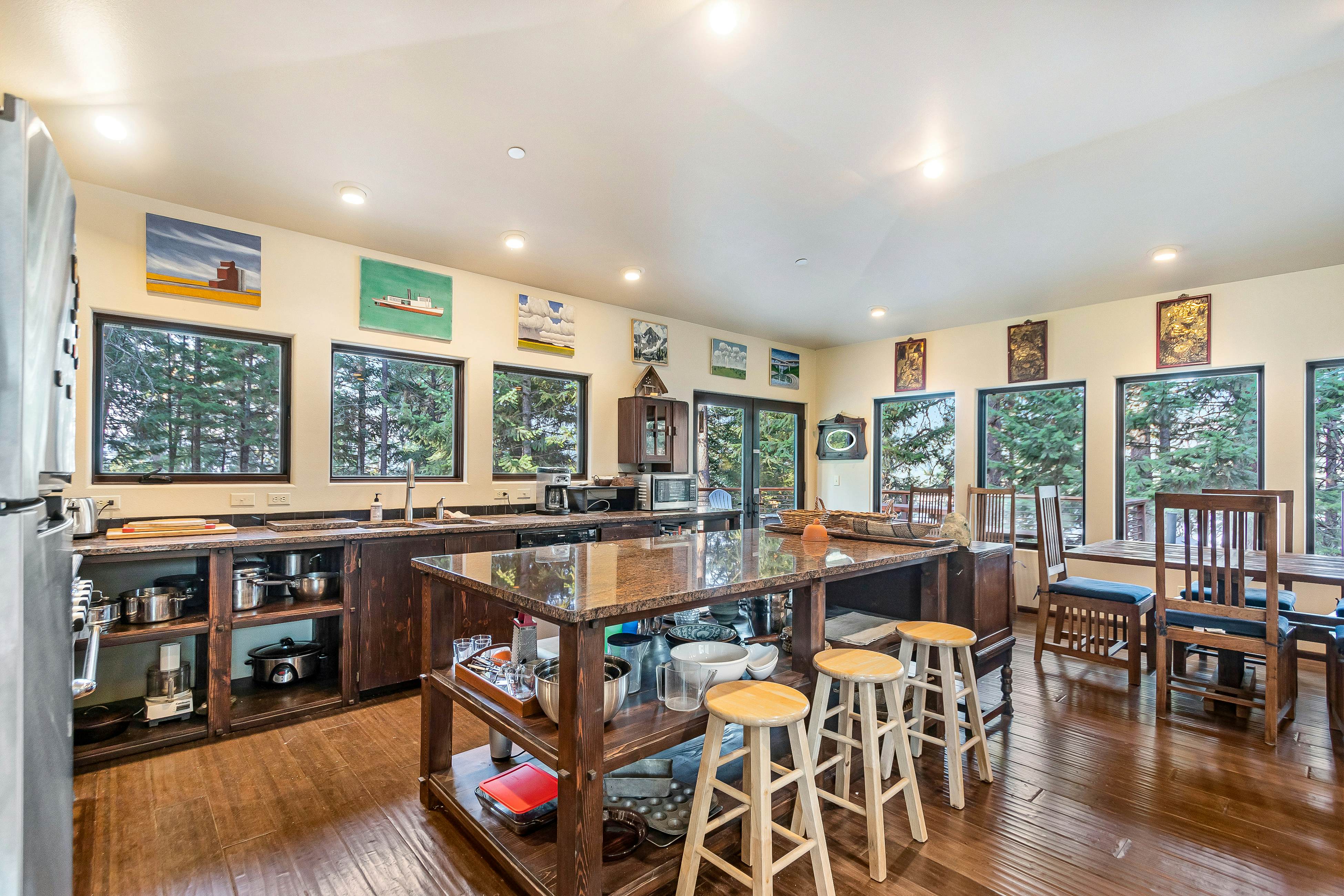 Rustic Lakeview Forest Home