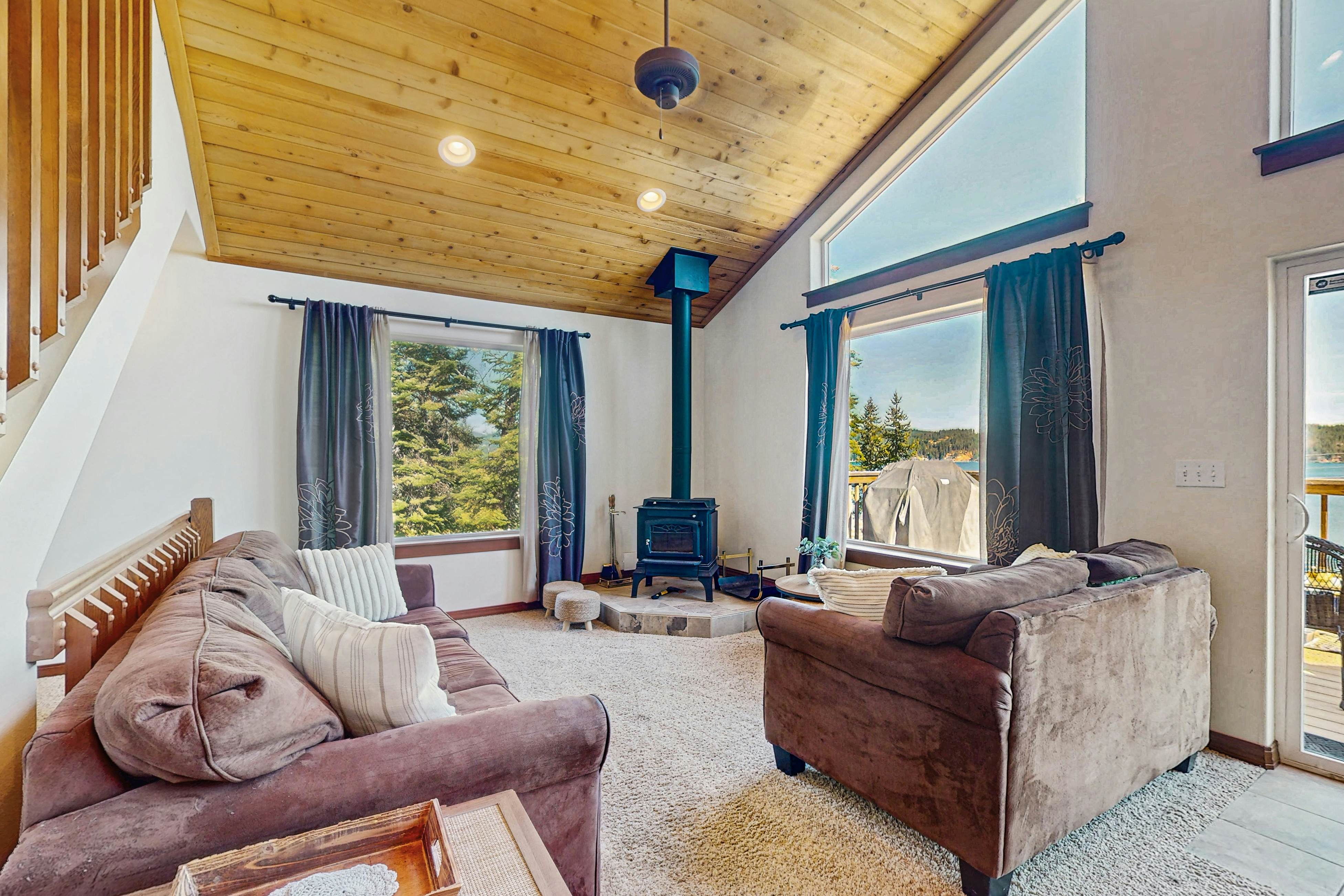 Dog Friendly Lake View Home