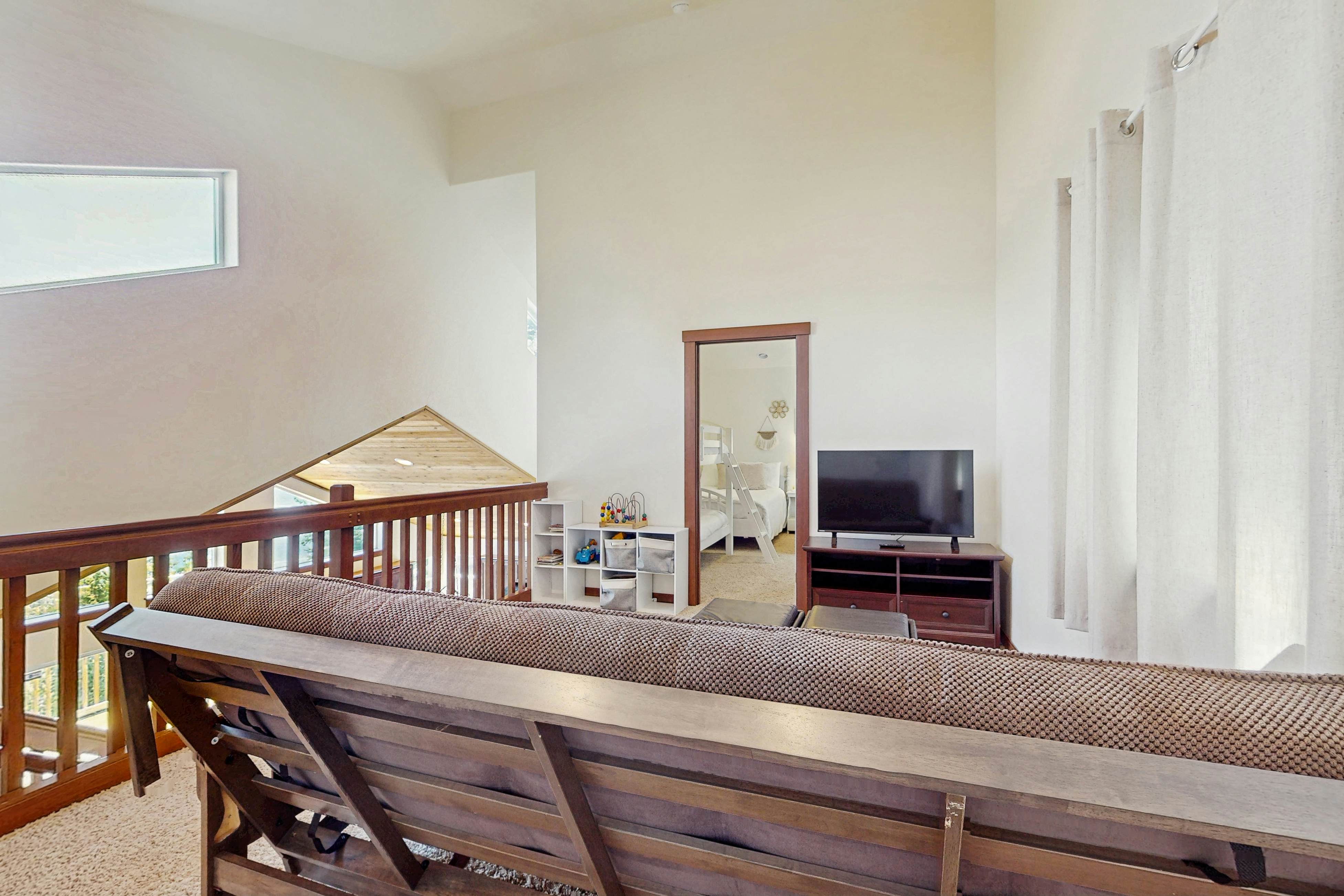 Dog Friendly Lake View Home