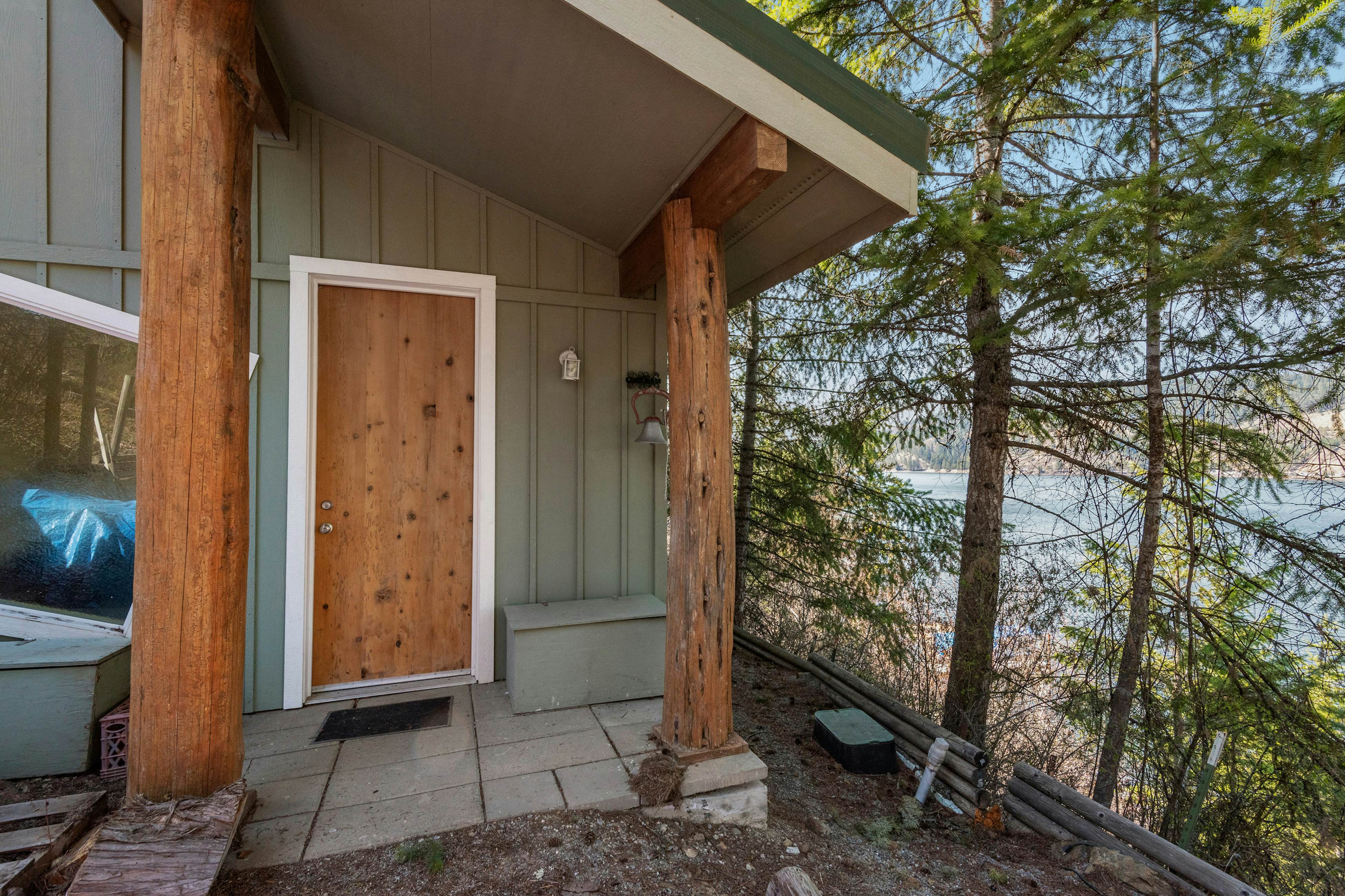 Two Lakefront Homes Retreat