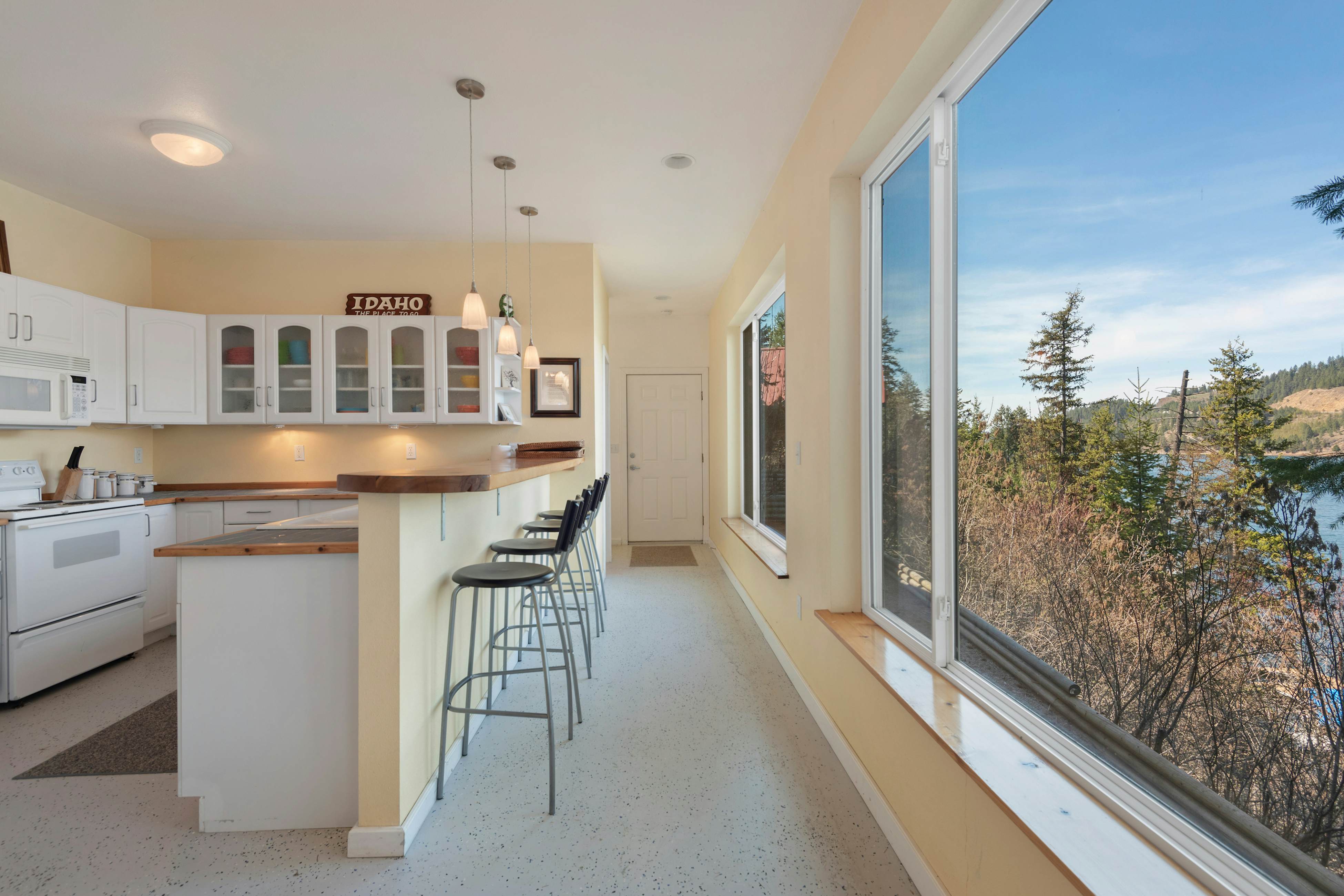 Two Lakefront Homes Retreat