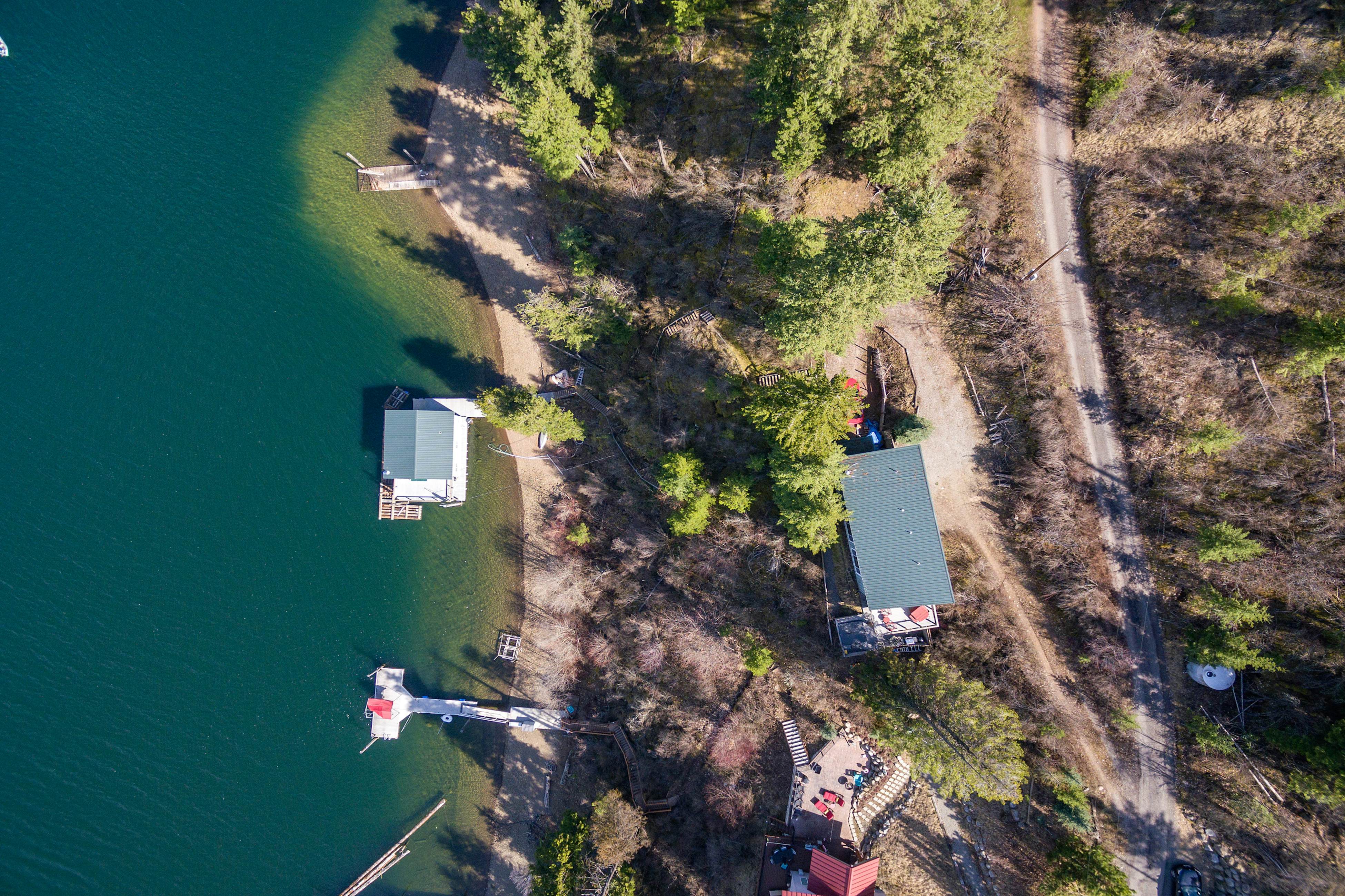 Two Lakefront Homes Retreat