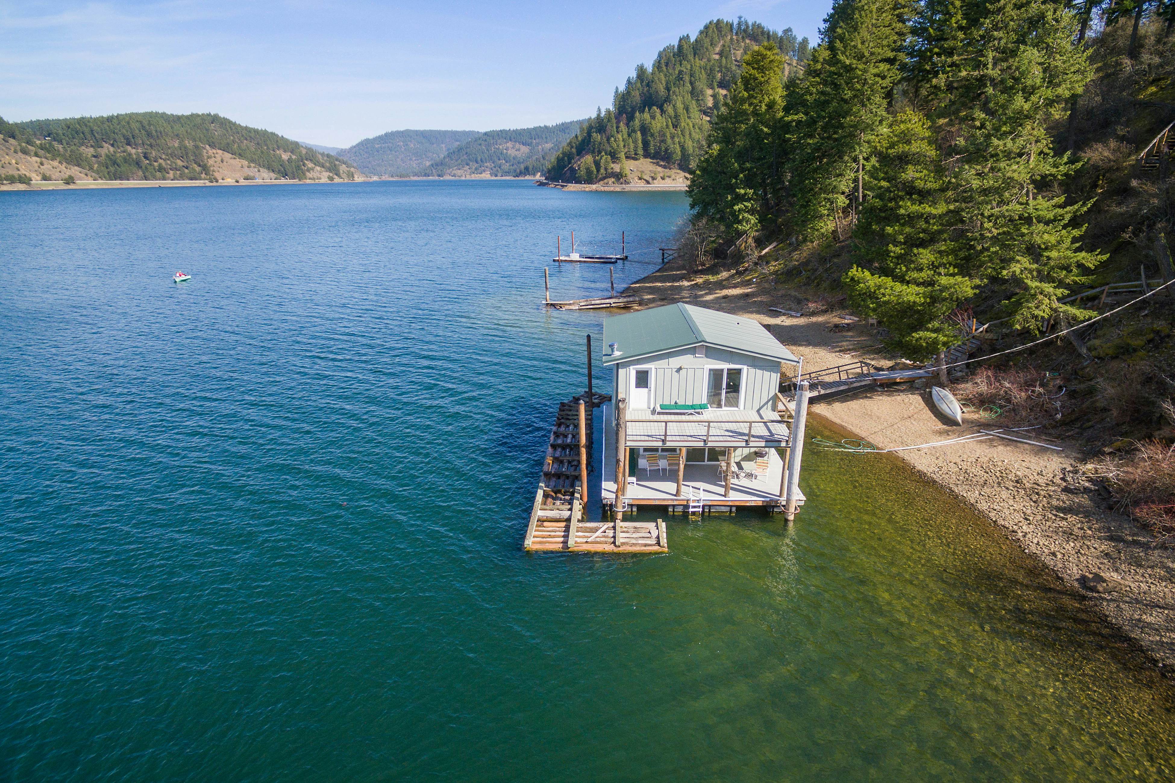 Two Lakefront Homes Retreat