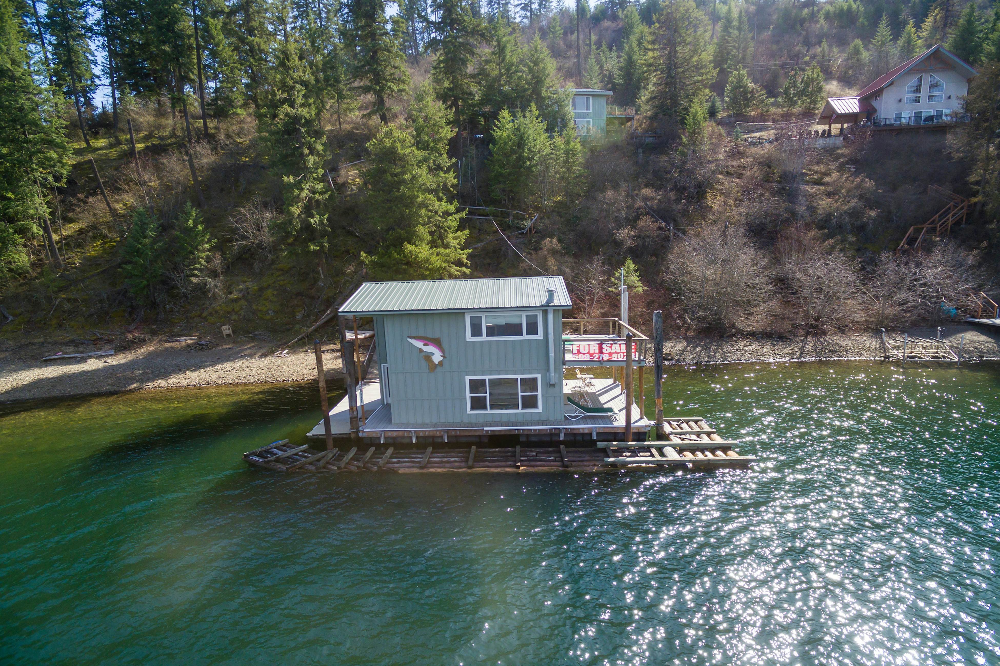 Two Lakefront Homes Retreat